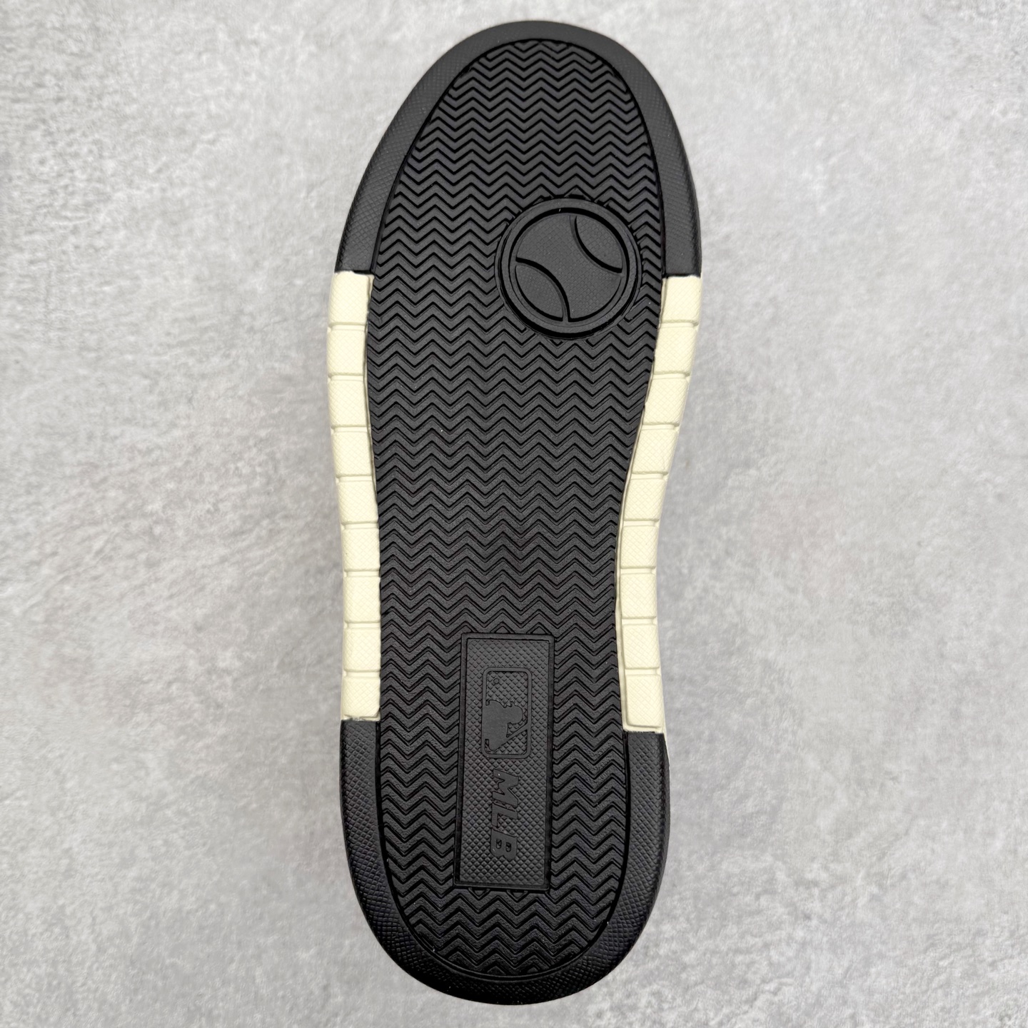 图片[9]-MLB Chunky Liner Basic 复古印花学长鞋系列低帮轻量增高厚底百搭休闲运动慢跑鞋板鞋 Korea韩国联名NY美国榄球纽约洋基队限定 韩国代购专供 全套原楦原纸板原厂数据开发 正确中底拉帮中底网布细节 平台代购专供 左脚内置芯片 韩国代购吊牌标贴 独家一比一RB+MD组合大底 高频后跟小人Logo精准对位立体饱满 正确网布加超迁鞋面 转印中底走线紧密 转印Logo工艺表层防刮不掉色 尺码：35 36 36.5 37.5 38 38.5 39 40 40.5 41 42 42.5 43 44 45-选品中心