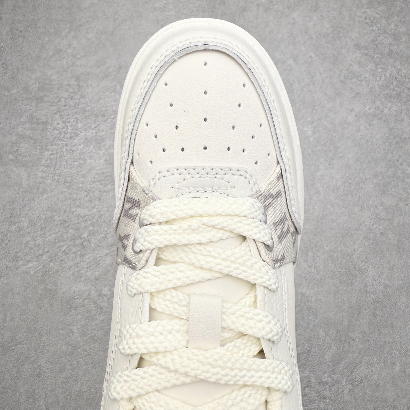 图片[4]-MLB Chunky Liner Basic 复古印花学长鞋系列低帮轻量增高厚底百搭休闲运动慢跑鞋板鞋 Korea韩国联名NY美国榄球纽约洋基队限定 韩国代购专供 全套原楦原纸板原厂数据开发 正确中底拉帮中底网布细节 平台代购专供 左脚内置芯片 韩国代购吊牌标贴 独家一比一RB+MD组合大底 高频后跟小人Logo精准对位立体饱满 正确网布加超迁鞋面 转印中底走线紧密 转印Logo工艺表层防刮不掉色 尺码：35 36 36.5 37.5 38 38.5 39 40 40.5 41 42 42.5 43 44 45-选品中心