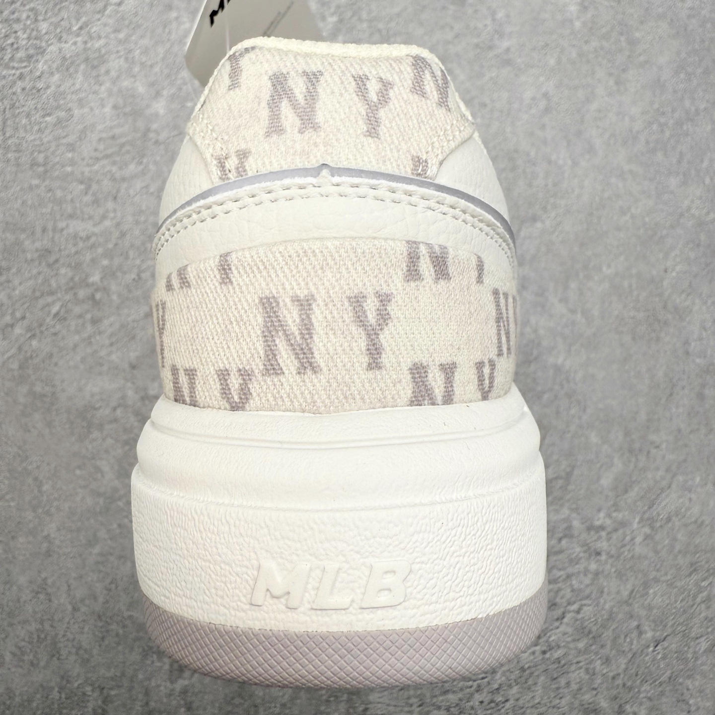 图片[8]-MLB Chunky Liner Basic 复古印花学长鞋系列低帮轻量增高厚底百搭休闲运动慢跑鞋板鞋 Korea韩国联名NY美国榄球纽约洋基队限定 韩国代购专供 全套原楦原纸板原厂数据开发 正确中底拉帮中底网布细节 平台代购专供 左脚内置芯片 韩国代购吊牌标贴 独家一比一RB+MD组合大底 高频后跟小人Logo精准对位立体饱满 正确网布加超迁鞋面 转印中底走线紧密 转印Logo工艺表层防刮不掉色 尺码：35 36 36.5 37.5 38 38.5 39 40 40.5 41 42 42.5 43 44 45-选品中心