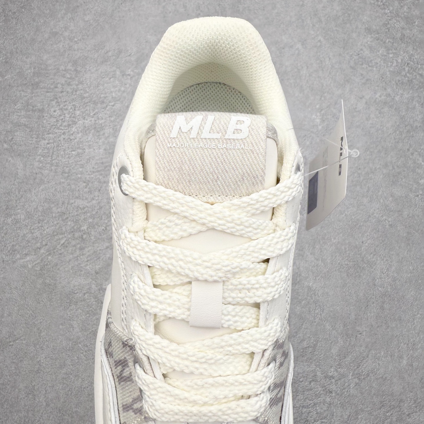 图片[5]-MLB Chunky Liner Basic 复古印花学长鞋系列低帮轻量增高厚底百搭休闲运动慢跑鞋板鞋 Korea韩国联名NY美国榄球纽约洋基队限定 韩国代购专供 全套原楦原纸板原厂数据开发 正确中底拉帮中底网布细节 平台代购专供 左脚内置芯片 韩国代购吊牌标贴 独家一比一RB+MD组合大底 高频后跟小人Logo精准对位立体饱满 正确网布加超迁鞋面 转印中底走线紧密 转印Logo工艺表层防刮不掉色 尺码：35 36 36.5 37.5 38 38.5 39 40 40.5 41 42 42.5 43 44 45-选品中心
