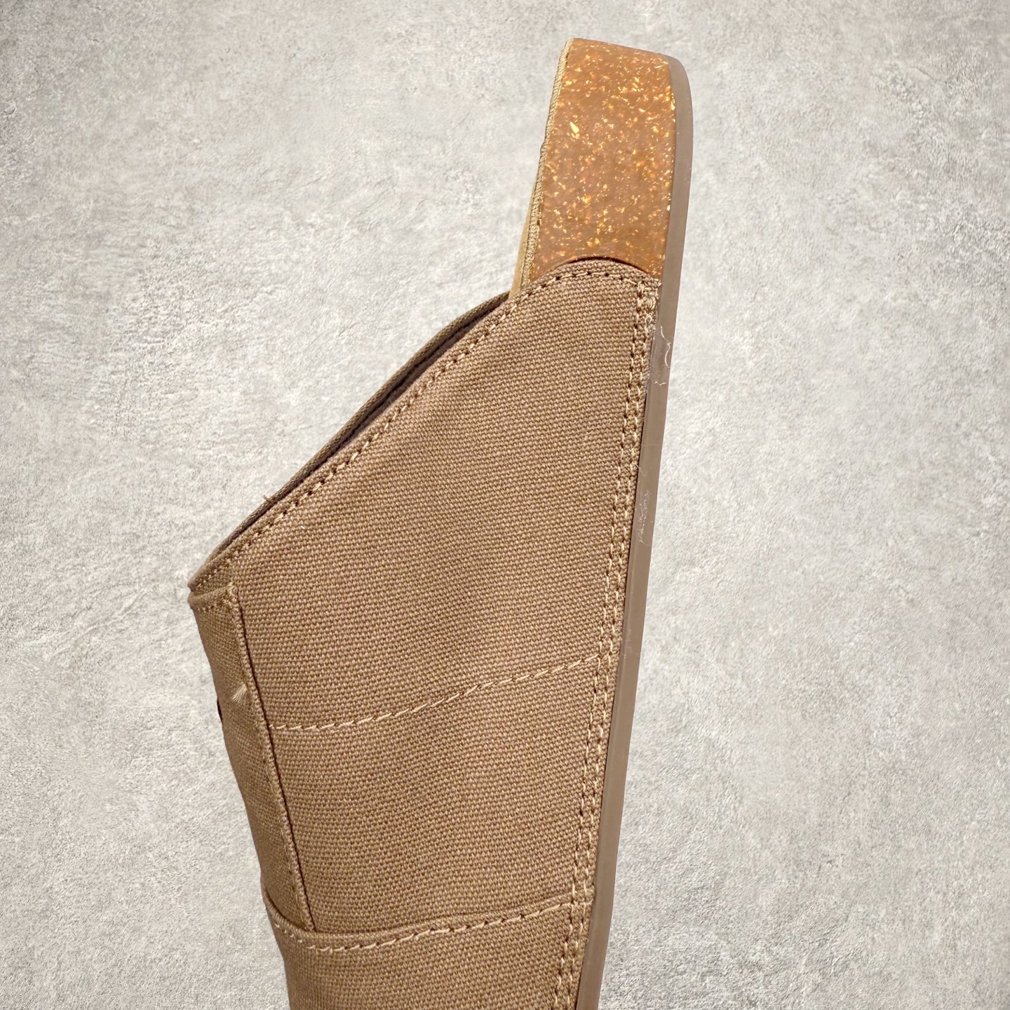 图片[7]-AD Originals Adimule 舒适百搭防磨包头拖鞋 男女同款 实拍调校N版已经零色差零失真 百分百还原实物色彩所见即所得 不存在货不对板色差等低级问题 选购参考实物拍摄 不混卖不参货 只用心做好货严格选品 承诺混一赔十 尺码：36 36.5 37.5 38 38.5 39 40 40.5 41 42 42.5 43 44 44.5 45-选品中心