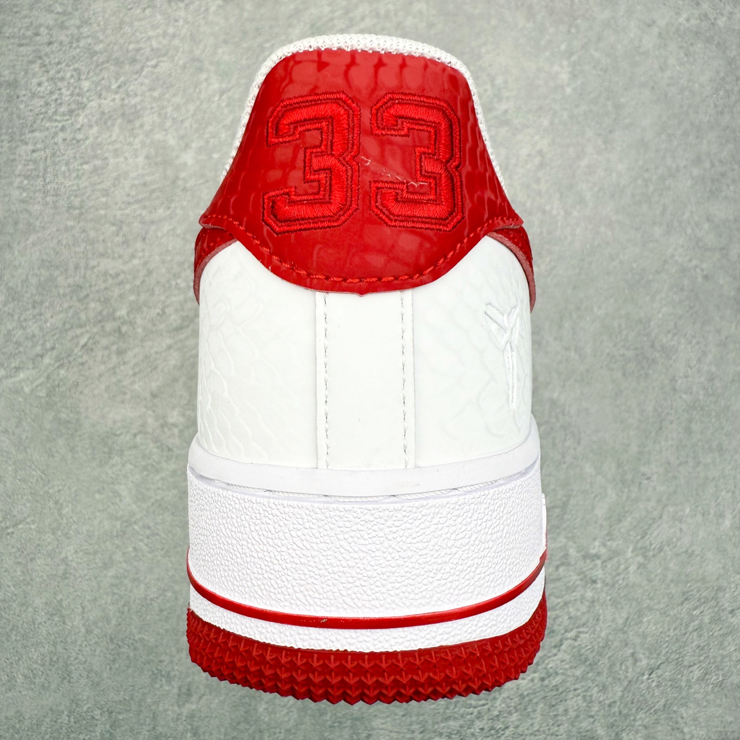 图片[8]-NK Air Force 1´07 Low 空军一号低帮百搭休闲运动板鞋 DV3808-105 柔软、弹性十足的缓震性能和出色的中底设计 横跨复古与现代的外型结合 造就出风靡全球 三十多年的Force 1 直到今天还深受青睐 实拍调校N版已经零色差零失真 百分百还原实物色彩所见即所得 不存在货不对板色差等低级问题 选购参考实物拍摄 不混卖不参货 只用心做好货严格选品 承诺混一赔十 尺码：36 36.5 37.5 38 38.5 39 40 40.5 41 42 42.5 43 44 44.5 45-选品中心