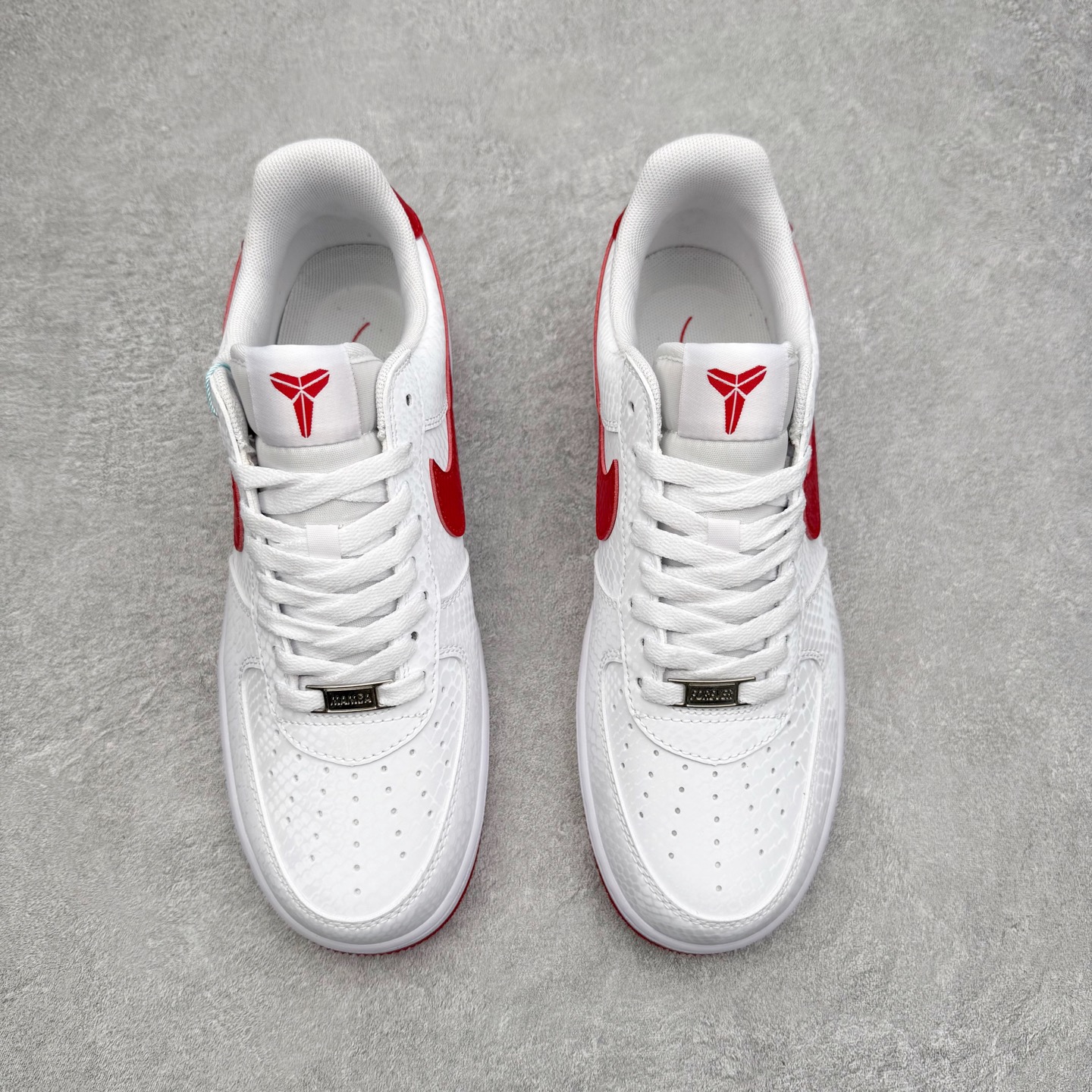 图片[2]-NK Air Force 1´07 Low 空军一号低帮百搭休闲运动板鞋 DV3808-105 柔软、弹性十足的缓震性能和出色的中底设计 横跨复古与现代的外型结合 造就出风靡全球 三十多年的Force 1 直到今天还深受青睐 实拍调校N版已经零色差零失真 百分百还原实物色彩所见即所得 不存在货不对板色差等低级问题 选购参考实物拍摄 不混卖不参货 只用心做好货严格选品 承诺混一赔十 尺码：36 36.5 37.5 38 38.5 39 40 40.5 41 42 42.5 43 44 44.5 45-选品中心