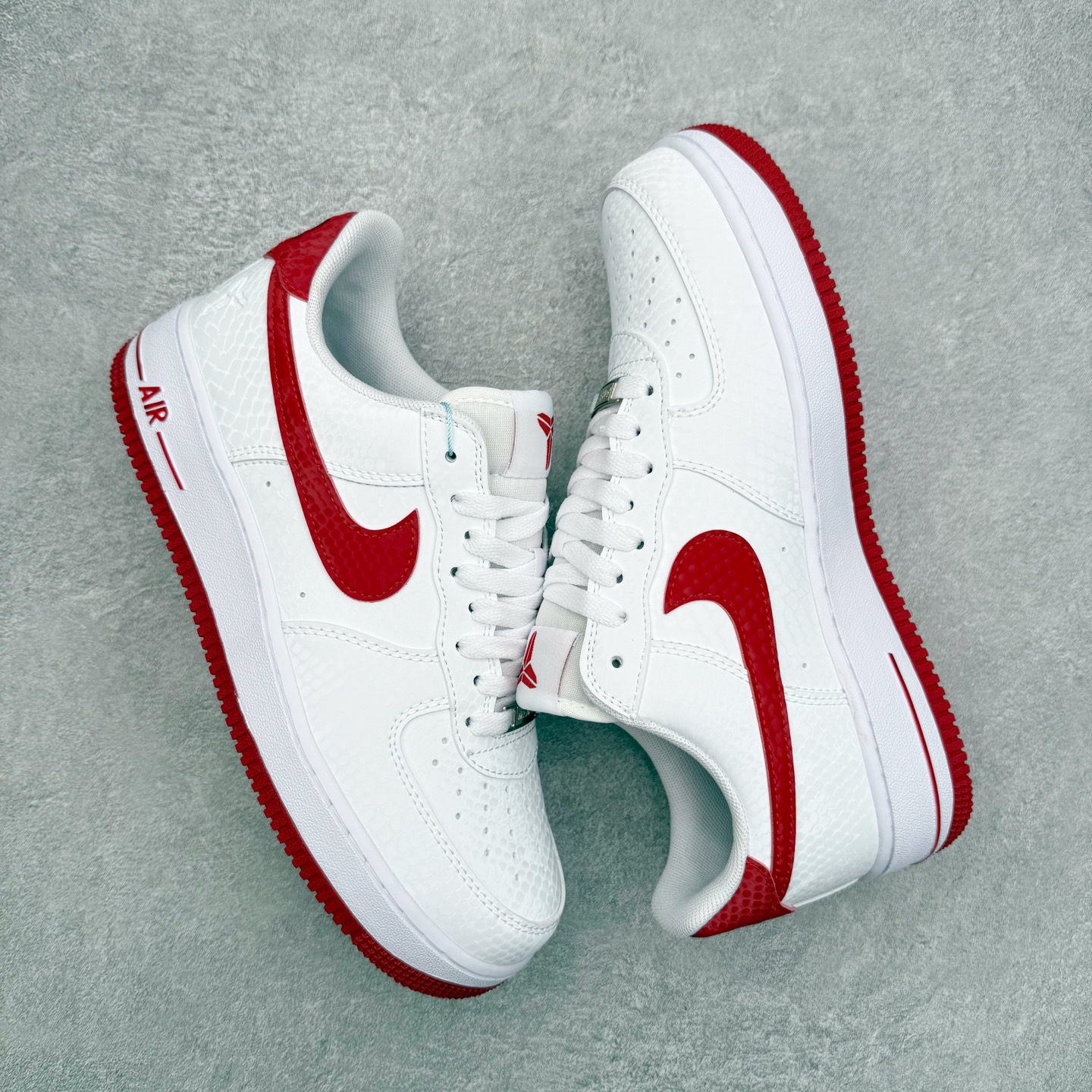 图片[3]-NK Air Force 1´07 Low 空军一号低帮百搭休闲运动板鞋 DV3808-105 柔软、弹性十足的缓震性能和出色的中底设计 横跨复古与现代的外型结合 造就出风靡全球 三十多年的Force 1 直到今天还深受青睐 实拍调校N版已经零色差零失真 百分百还原实物色彩所见即所得 不存在货不对板色差等低级问题 选购参考实物拍摄 不混卖不参货 只用心做好货严格选品 承诺混一赔十 尺码：36 36.5 37.5 38 38.5 39 40 40.5 41 42 42.5 43 44 44.5 45-选品中心