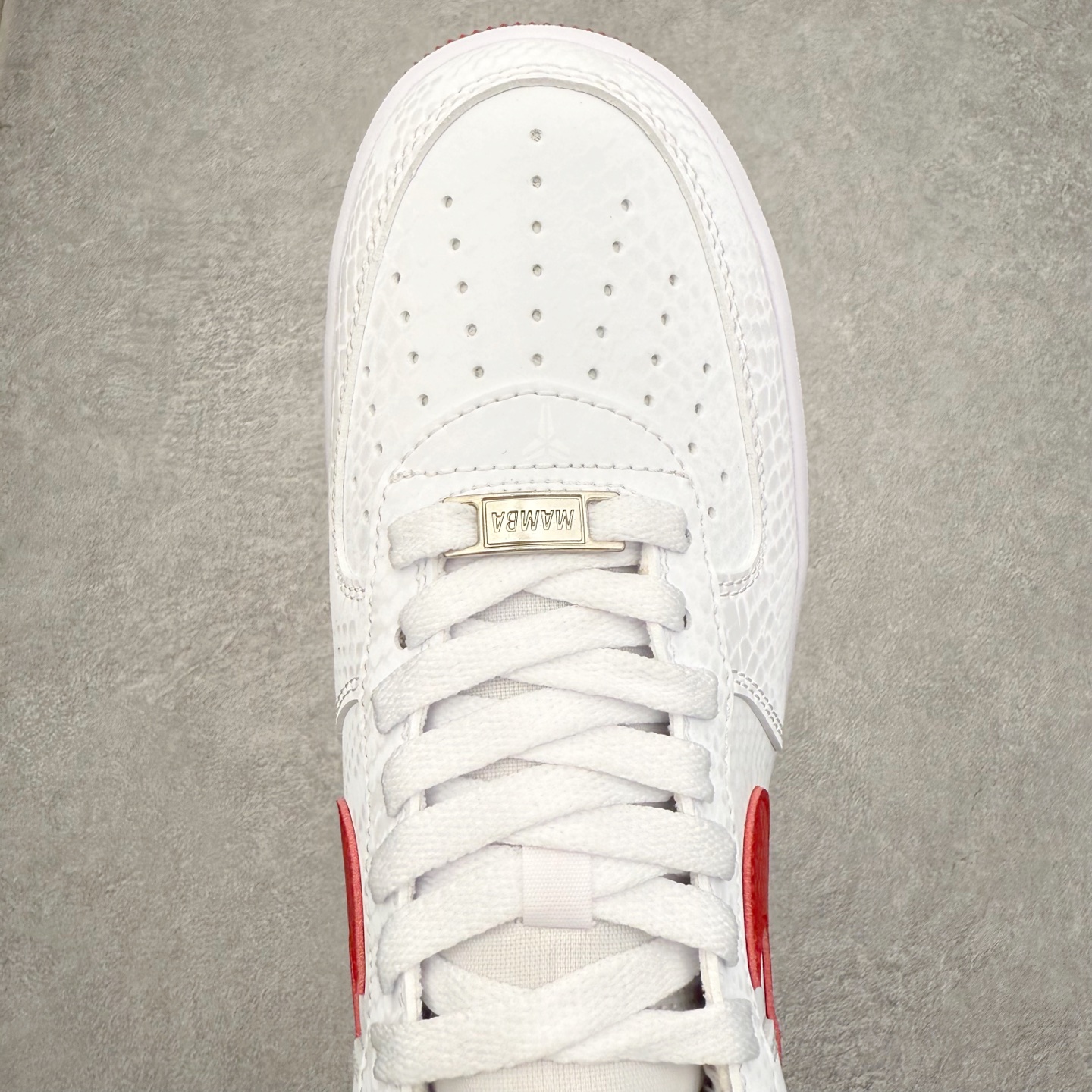 图片[4]-NK Air Force 1´07 Low 空军一号低帮百搭休闲运动板鞋 DV3808-105 柔软、弹性十足的缓震性能和出色的中底设计 横跨复古与现代的外型结合 造就出风靡全球 三十多年的Force 1 直到今天还深受青睐 实拍调校N版已经零色差零失真 百分百还原实物色彩所见即所得 不存在货不对板色差等低级问题 选购参考实物拍摄 不混卖不参货 只用心做好货严格选品 承诺混一赔十 尺码：36 36.5 37.5 38 38.5 39 40 40.5 41 42 42.5 43 44 44.5 45-选品中心