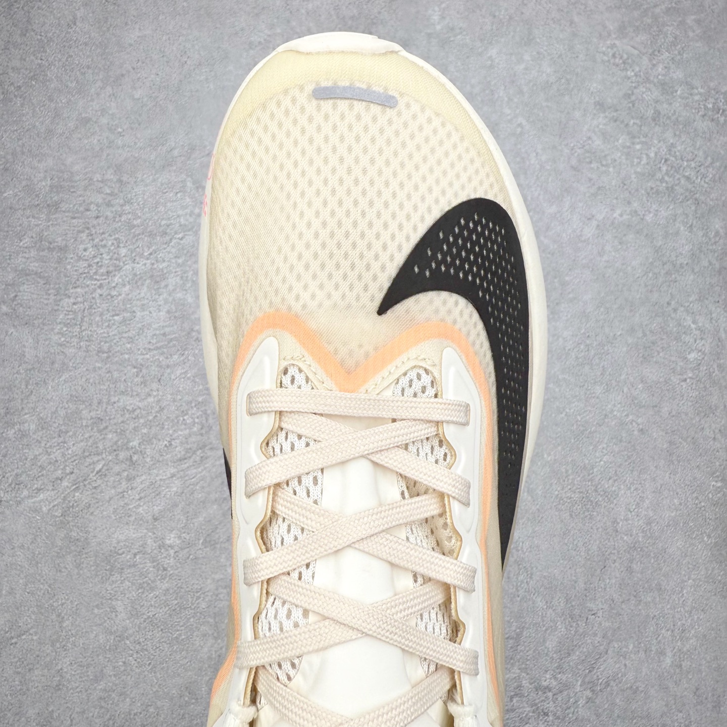 图片[4]-＃纯原福利 NK ZoomX Invincible Run Flyknit 6 轻量跑鞋 飞织低帮休闲运动慢跑鞋 FN8454 此鞋专为短跑运动员而生 是为 5 至 10 公里距离的赛事和训练打造 整体设计采用流线型的轻质工程网眼材质构成鞋面 并与其他 Running 旗舰鞋款同样搭载全脚掌 ZoomX 缓冲中底 搭配 Pebax 物料与橡胶外底 ZoomX StreakFly 首发配色以Prototype呈现 其灵感是来自开发期间的磨损测试 透过编号的标记与内侧的预期跑步距离突出研发过程 尺码：40 40.5 41 42 42.5 43 44 44.5 45-选品中心