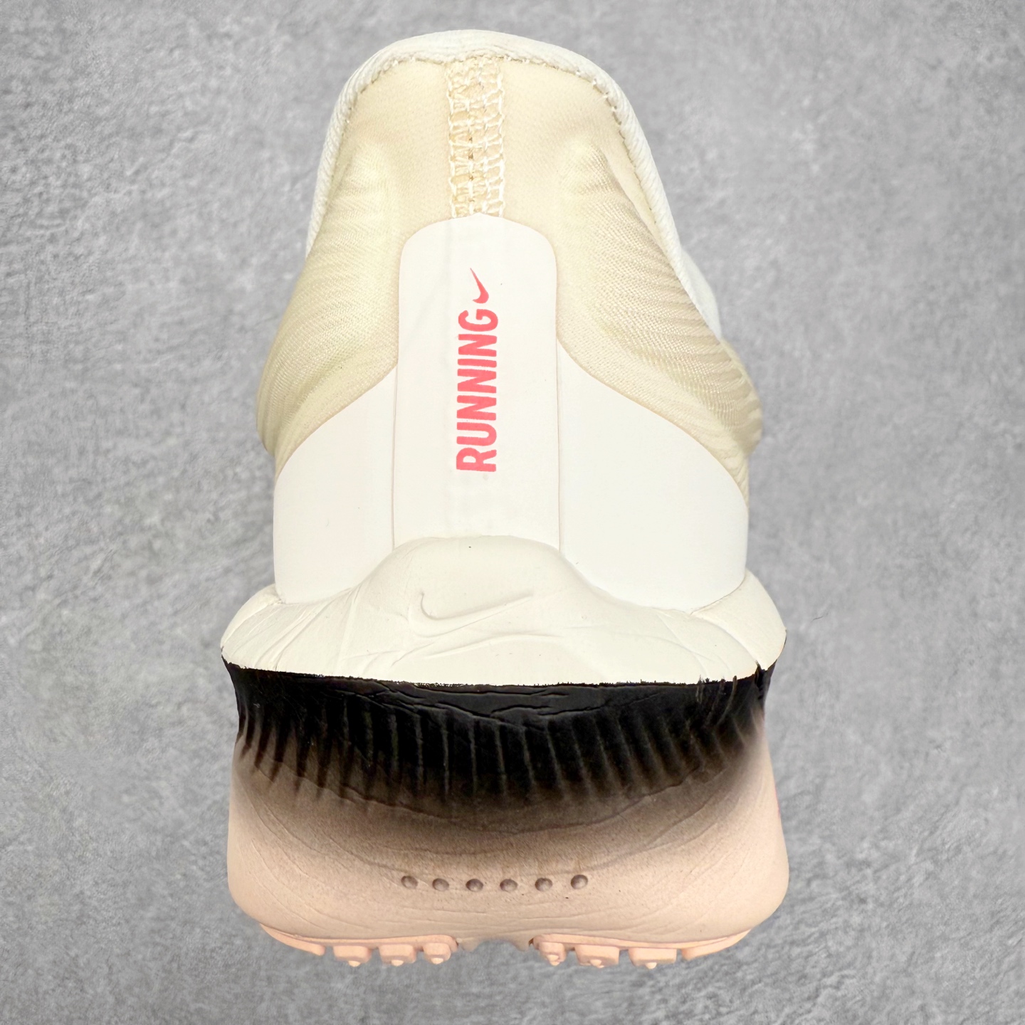 图片[8]-＃纯原福利 NK ZoomX Invincible Run Flyknit 6 轻量跑鞋 飞织低帮休闲运动慢跑鞋 FN8454 此鞋专为短跑运动员而生 是为 5 至 10 公里距离的赛事和训练打造 整体设计采用流线型的轻质工程网眼材质构成鞋面 并与其他 Running 旗舰鞋款同样搭载全脚掌 ZoomX 缓冲中底 搭配 Pebax 物料与橡胶外底 ZoomX StreakFly 首发配色以Prototype呈现 其灵感是来自开发期间的磨损测试 透过编号的标记与内侧的预期跑步距离突出研发过程 尺码：40 40.5 41 42 42.5 43 44 44.5 45-选品中心