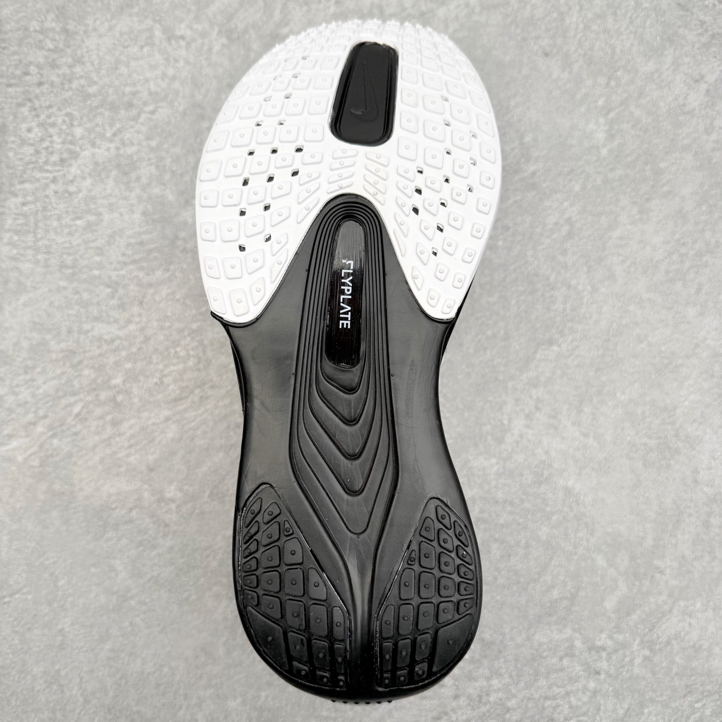 图片[9]-＃纯原福利 NK ZoomX Invincible Run Flyknit 6 轻量跑鞋 飞织低帮休闲运动慢跑鞋 FN8454 此鞋专为短跑运动员而生 是为 5 至 10 公里距离的赛事和训练打造 整体设计采用流线型的轻质工程网眼材质构成鞋面 并与其他 Running 旗舰鞋款同样搭载全脚掌 ZoomX 缓冲中底 搭配 Pebax 物料与橡胶外底 ZoomX StreakFly 首发配色以Prototype呈现 其灵感是来自开发期间的磨损测试 透过编号的标记与内侧的预期跑步距离突出研发过程 尺码：40 40.5 41 42 42.5 43 44 44.5 45-选品中心