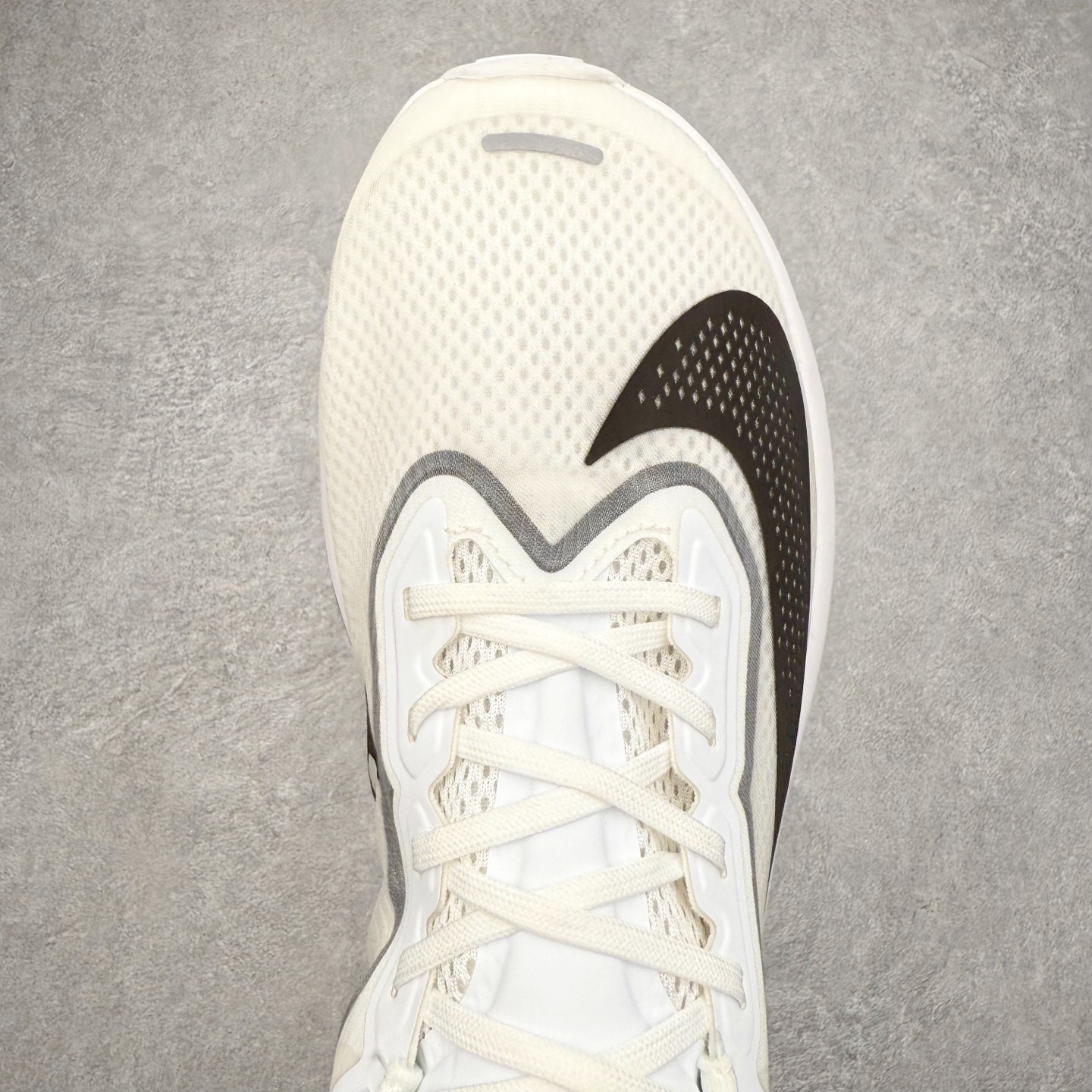 图片[4]-＃纯原福利 NK ZoomX Invincible Run Flyknit 6 轻量跑鞋 飞织低帮休闲运动慢跑鞋 FN8454 此鞋专为短跑运动员而生 是为 5 至 10 公里距离的赛事和训练打造 整体设计采用流线型的轻质工程网眼材质构成鞋面 并与其他 Running 旗舰鞋款同样搭载全脚掌 ZoomX 缓冲中底 搭配 Pebax 物料与橡胶外底 ZoomX StreakFly 首发配色以Prototype呈现 其灵感是来自开发期间的磨损测试 透过编号的标记与内侧的预期跑步距离突出研发过程 尺码：40 40.5 41 42 42.5 43 44 44.5 45-选品中心