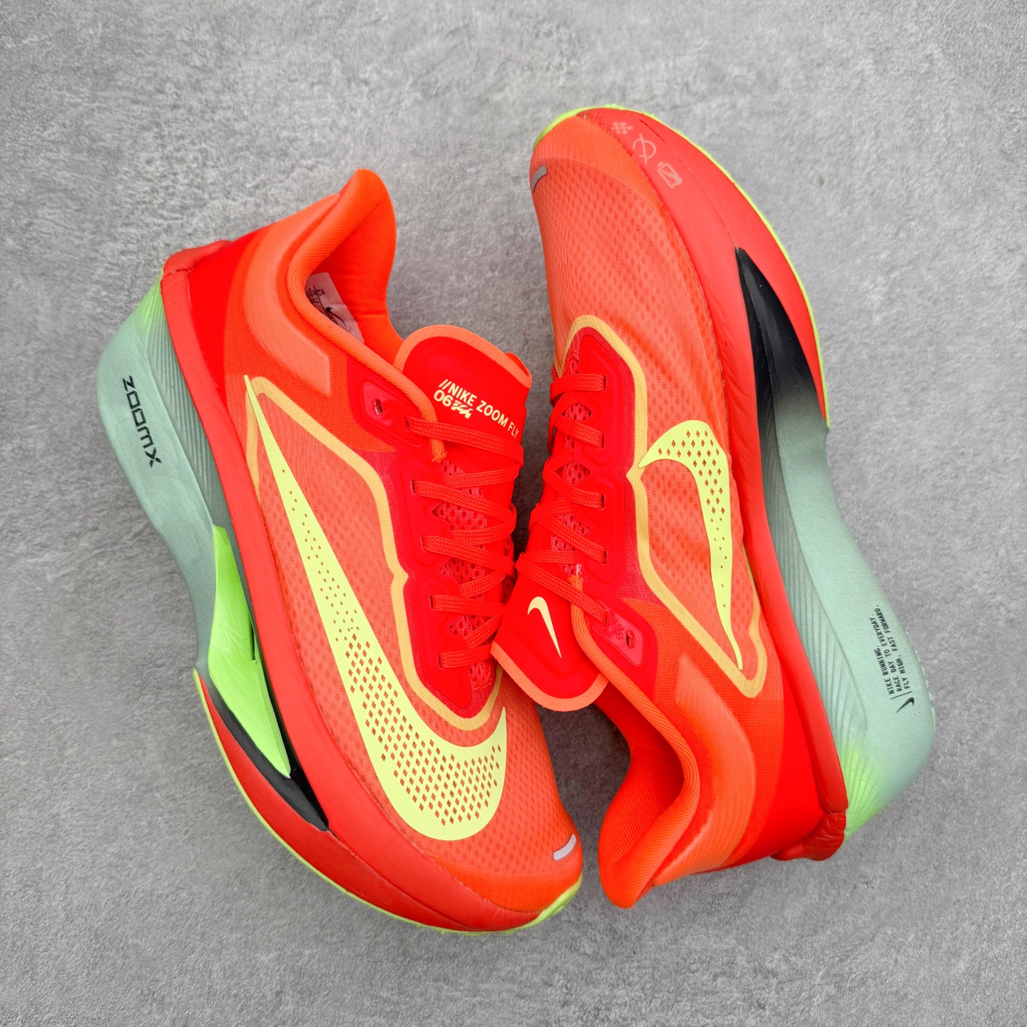 图片[3]-＃纯原福利 NK ZoomX Invincible Run Flyknit 6 轻量跑鞋 飞织低帮休闲运动慢跑鞋 FN8454 此鞋专为短跑运动员而生 是为 5 至 10 公里距离的赛事和训练打造 整体设计采用流线型的轻质工程网眼材质构成鞋面 并与其他 Running 旗舰鞋款同样搭载全脚掌 ZoomX 缓冲中底 搭配 Pebax 物料与橡胶外底 ZoomX StreakFly 首发配色以Prototype呈现 其灵感是来自开发期间的磨损测试 透过编号的标记与内侧的预期跑步距离突出研发过程 尺码：40 40.5 41 42 42.5 43 44 44.5 45-选品中心