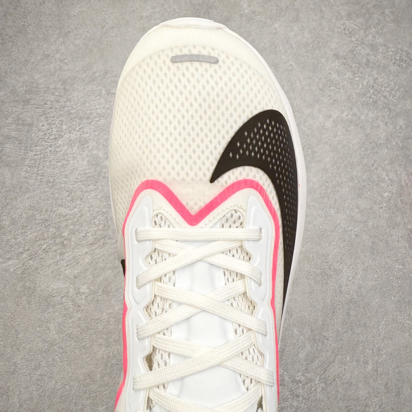 图片[4]-＃纯原福利 NK ZoomX Invincible Run Flyknit 6 轻量跑鞋 飞织低帮休闲运动慢跑鞋 FN8454 此鞋专为短跑运动员而生 是为 5 至 10 公里距离的赛事和训练打造 整体设计采用流线型的轻质工程网眼材质构成鞋面 并与其他 Running 旗舰鞋款同样搭载全脚掌 ZoomX 缓冲中底 搭配 Pebax 物料与橡胶外底 ZoomX StreakFly 首发配色以Prototype呈现 其灵感是来自开发期间的磨损测试 透过编号的标记与内侧的预期跑步距离突出研发过程 尺码：40 40.5 41 42 42.5 43 44 44.5 45-选品中心