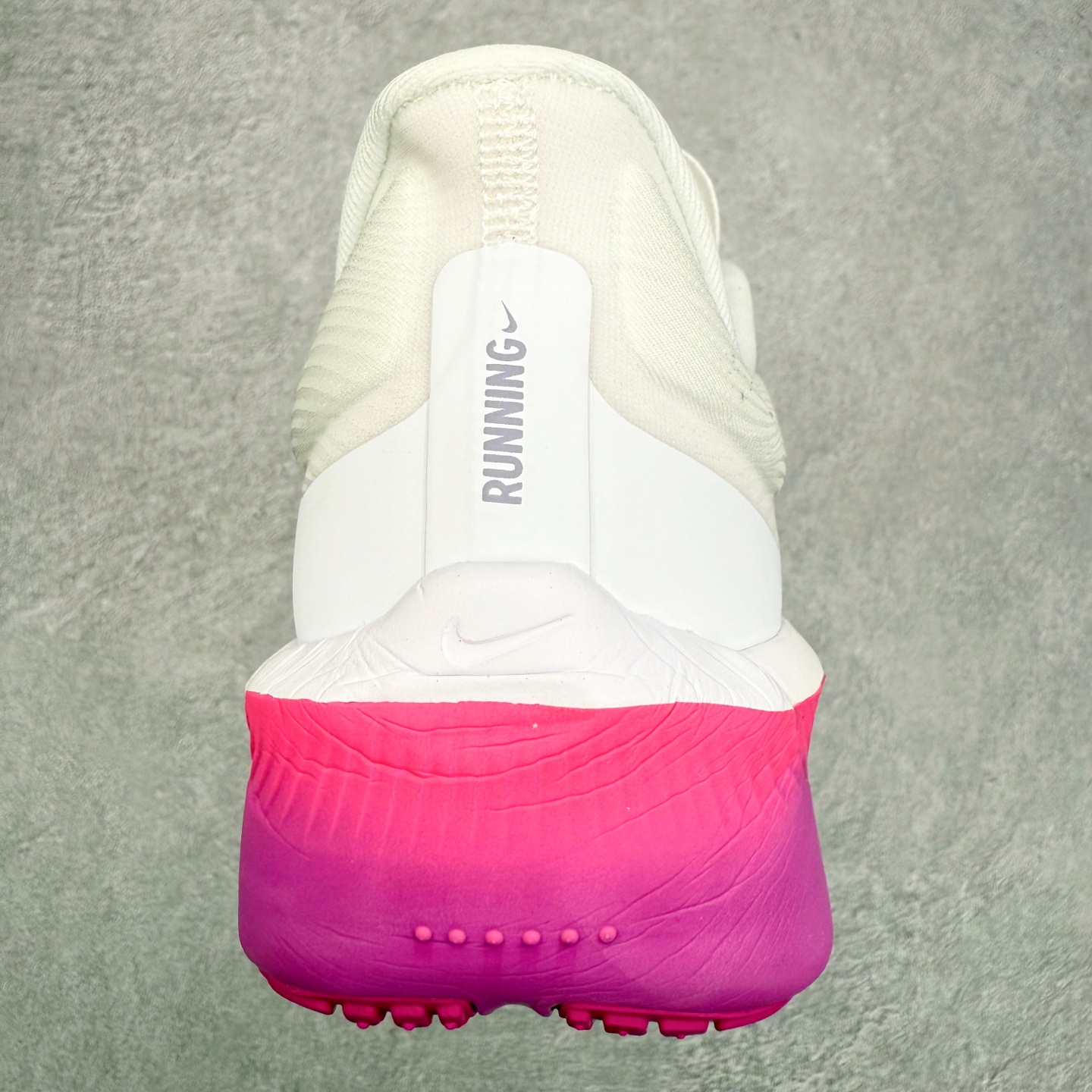 图片[8]-＃纯原福利 NK ZoomX Invincible Run Flyknit 6 轻量跑鞋 飞织低帮休闲运动慢跑鞋 FN8454 此鞋专为短跑运动员而生 是为 5 至 10 公里距离的赛事和训练打造 整体设计采用流线型的轻质工程网眼材质构成鞋面 并与其他 Running 旗舰鞋款同样搭载全脚掌 ZoomX 缓冲中底 搭配 Pebax 物料与橡胶外底 ZoomX StreakFly 首发配色以Prototype呈现 其灵感是来自开发期间的磨损测试 透过编号的标记与内侧的预期跑步距离突出研发过程 尺码：40 40.5 41 42 42.5 43 44 44.5 45-选品中心