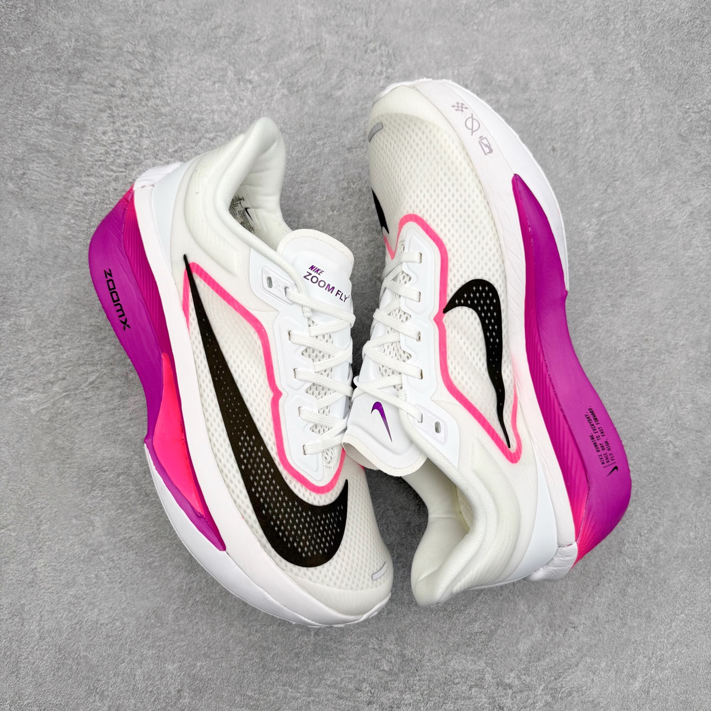 图片[3]-＃纯原福利 NK ZoomX Invincible Run Flyknit 6 轻量跑鞋 飞织低帮休闲运动慢跑鞋 FN8454 此鞋专为短跑运动员而生 是为 5 至 10 公里距离的赛事和训练打造 整体设计采用流线型的轻质工程网眼材质构成鞋面 并与其他 Running 旗舰鞋款同样搭载全脚掌 ZoomX 缓冲中底 搭配 Pebax 物料与橡胶外底 ZoomX StreakFly 首发配色以Prototype呈现 其灵感是来自开发期间的磨损测试 透过编号的标记与内侧的预期跑步距离突出研发过程 尺码：40 40.5 41 42 42.5 43 44 44.5 45-选品中心