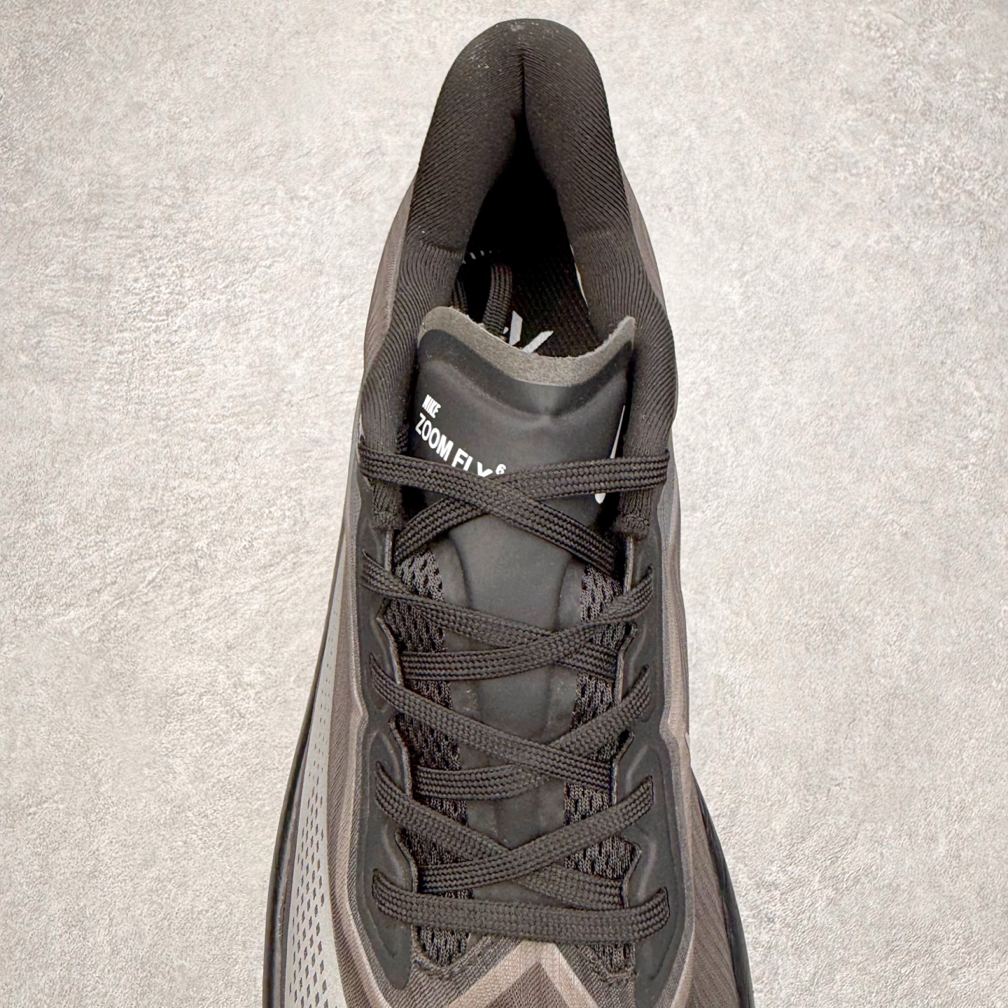 图片[5]-＃纯原福利 NK ZoomX Invincible Run Flyknit 6 轻量跑鞋 飞织低帮休闲运动慢跑鞋 FN8454 此鞋专为短跑运动员而生 是为 5 至 10 公里距离的赛事和训练打造 整体设计采用流线型的轻质工程网眼材质构成鞋面 并与其他 Running 旗舰鞋款同样搭载全脚掌 ZoomX 缓冲中底 搭配 Pebax 物料与橡胶外底 ZoomX StreakFly 首发配色以Prototype呈现 其灵感是来自开发期间的磨损测试 透过编号的标记与内侧的预期跑步距离突出研发过程 尺码：40 40.5 41 42 42.5 43 44 44.5 45-选品中心