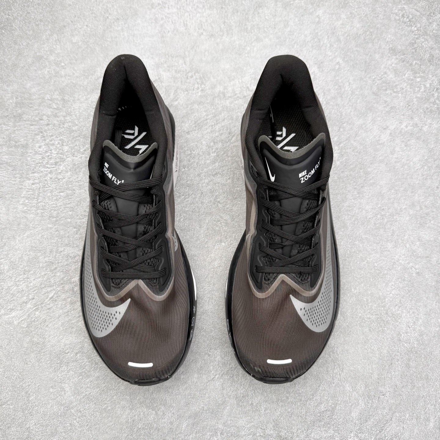 图片[2]-＃纯原福利 NK ZoomX Invincible Run Flyknit 6 轻量跑鞋 飞织低帮休闲运动慢跑鞋 FN8454 此鞋专为短跑运动员而生 是为 5 至 10 公里距离的赛事和训练打造 整体设计采用流线型的轻质工程网眼材质构成鞋面 并与其他 Running 旗舰鞋款同样搭载全脚掌 ZoomX 缓冲中底 搭配 Pebax 物料与橡胶外底 ZoomX StreakFly 首发配色以Prototype呈现 其灵感是来自开发期间的磨损测试 透过编号的标记与内侧的预期跑步距离突出研发过程 尺码：40 40.5 41 42 42.5 43 44 44.5 45-选品中心