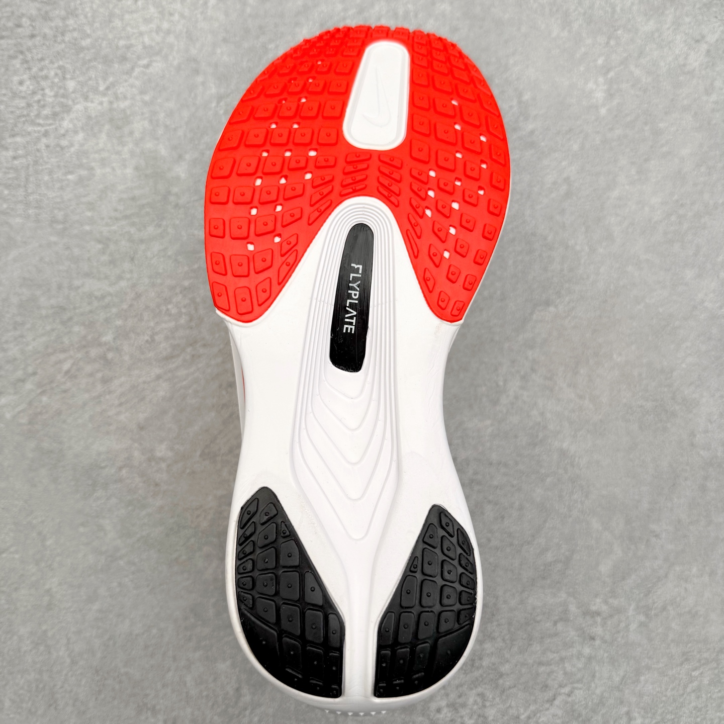 图片[9]-＃纯原福利 NK ZoomX Invincible Run Flyknit 6 轻量跑鞋 飞织低帮休闲运动慢跑鞋 FN8454 此鞋专为短跑运动员而生 是为 5 至 10 公里距离的赛事和训练打造 整体设计采用流线型的轻质工程网眼材质构成鞋面 并与其他 Running 旗舰鞋款同样搭载全脚掌 ZoomX 缓冲中底 搭配 Pebax 物料与橡胶外底 ZoomX StreakFly 首发配色以Prototype呈现 其灵感是来自开发期间的磨损测试 透过编号的标记与内侧的预期跑步距离突出研发过程 尺码：40 40.5 41 42 42.5 43 44 44.5 45-选品中心