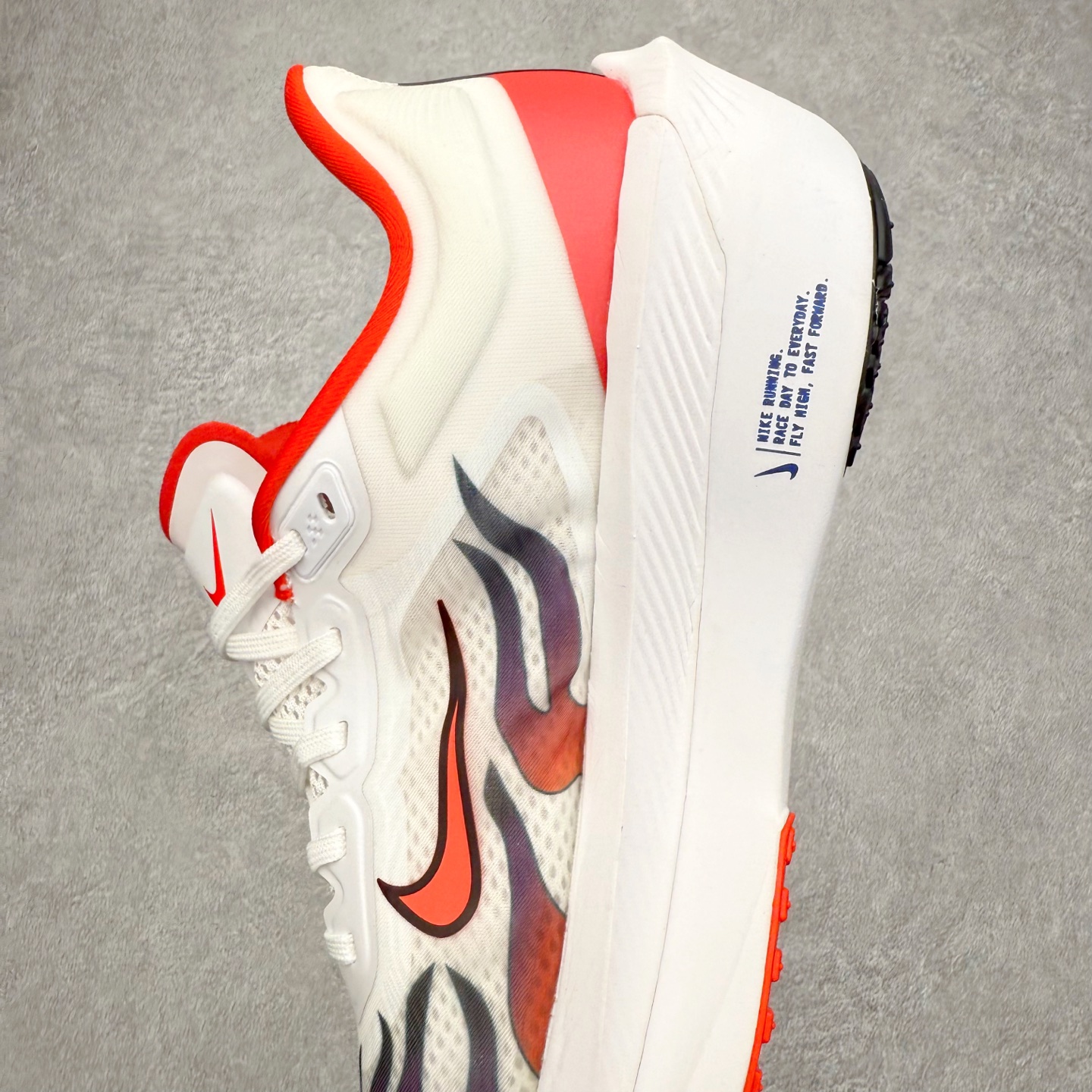 图片[7]-＃纯原福利 NK ZoomX Invincible Run Flyknit 6 轻量跑鞋 飞织低帮休闲运动慢跑鞋 FN8454 此鞋专为短跑运动员而生 是为 5 至 10 公里距离的赛事和训练打造 整体设计采用流线型的轻质工程网眼材质构成鞋面 并与其他 Running 旗舰鞋款同样搭载全脚掌 ZoomX 缓冲中底 搭配 Pebax 物料与橡胶外底 ZoomX StreakFly 首发配色以Prototype呈现 其灵感是来自开发期间的磨损测试 透过编号的标记与内侧的预期跑步距离突出研发过程 尺码：40 40.5 41 42 42.5 43 44 44.5 45-选品中心