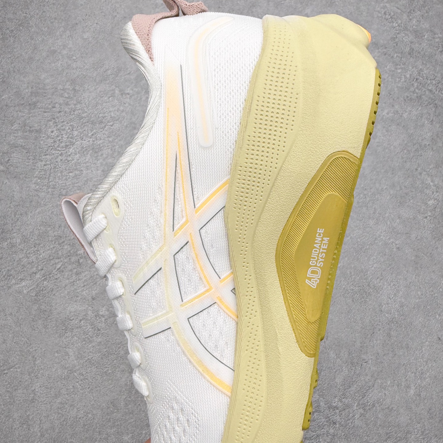 图片[7]-Asics Gel-Kayano 32 亚瑟士卡亚诺32代低帮专业有氧超轻量休闲运动全能慢跑鞋全球知名运动品牌ASICS正式推出新款GEL-KAYANO 32跑鞋，旨在通过全新稳定结构以提升产品可适性，满足跑者的足部稳定需求，让每一位跑者从起跑到结束都能够感受到焕然一新的稳定性与舒适性，从而帮助更多人找到身心平衡，获得自在舒适的健康生活方式。秉持着ASICS亚瑟士的设计哲学，全新一代GEL-KAYANO 32应运而生。为进一步升级产品的稳定性，GEL-KAYANO 采用了全新4D引导系统，通过内侧稳定装置提升可适性，满足足部稳定需求，帮助足弓迅速返回到平衡位置。作为基于生物力学研究打造的全新稳定结构，4D引导系统不仅提升了跑鞋对双脚的支撑性，它还将人体不同的运动状态纳入设计考量，帮助跑者在多种跑动强度下获得充足的稳定性和理想的舒适度。尺码：36 37 37.5 38 39.5 40 40.5 41.5 42 42.5 43.5 44 44.5 45-选品中心