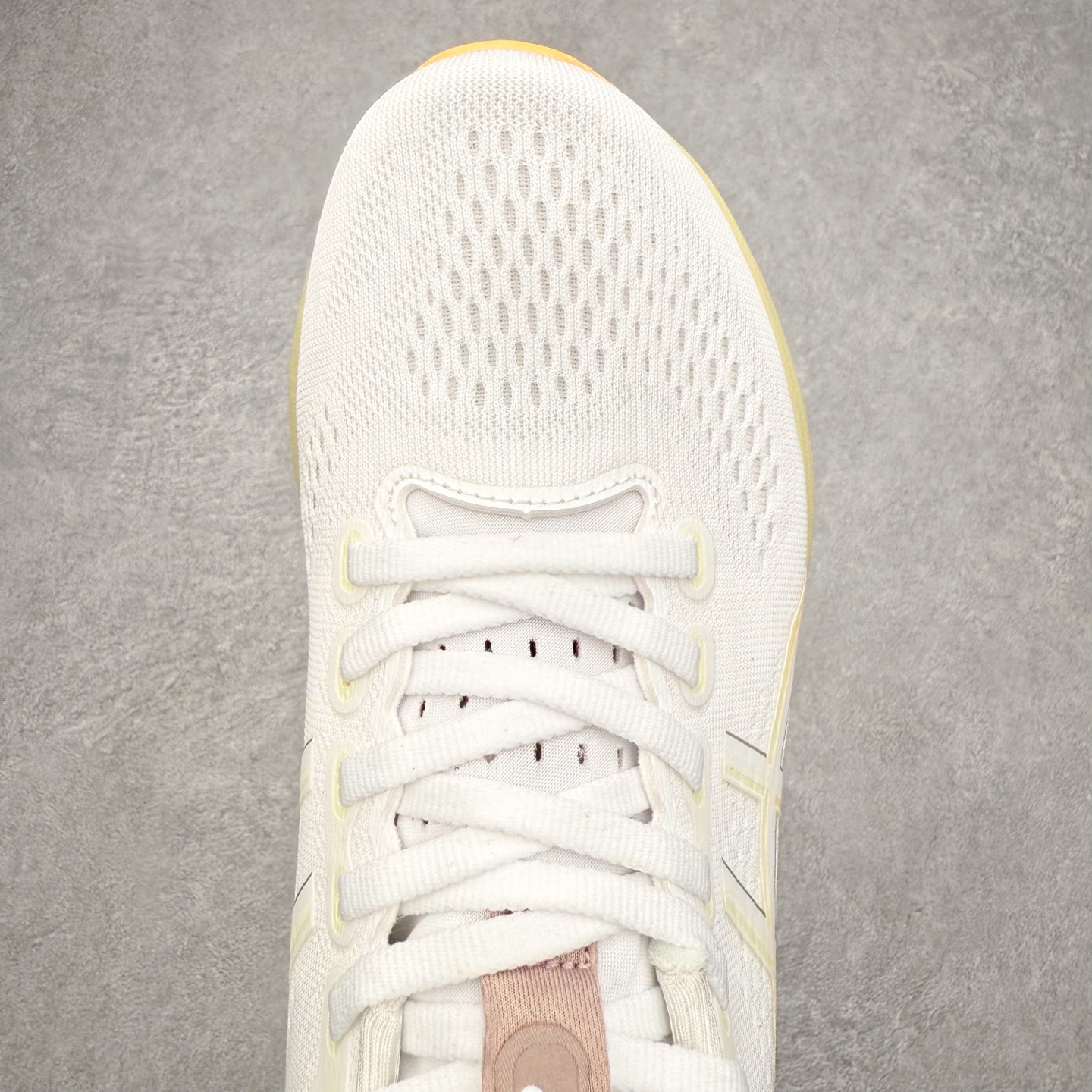 图片[4]-Asics Gel-Kayano 32 亚瑟士卡亚诺32代低帮专业有氧超轻量休闲运动全能慢跑鞋全球知名运动品牌ASICS正式推出新款GEL-KAYANO 32跑鞋，旨在通过全新稳定结构以提升产品可适性，满足跑者的足部稳定需求，让每一位跑者从起跑到结束都能够感受到焕然一新的稳定性与舒适性，从而帮助更多人找到身心平衡，获得自在舒适的健康生活方式。秉持着ASICS亚瑟士的设计哲学，全新一代GEL-KAYANO 32应运而生。为进一步升级产品的稳定性，GEL-KAYANO 采用了全新4D引导系统，通过内侧稳定装置提升可适性，满足足部稳定需求，帮助足弓迅速返回到平衡位置。作为基于生物力学研究打造的全新稳定结构，4D引导系统不仅提升了跑鞋对双脚的支撑性，它还将人体不同的运动状态纳入设计考量，帮助跑者在多种跑动强度下获得充足的稳定性和理想的舒适度。尺码：36 37 37.5 38 39.5 40 40.5 41.5 42 42.5 43.5 44 44.5 45-选品中心