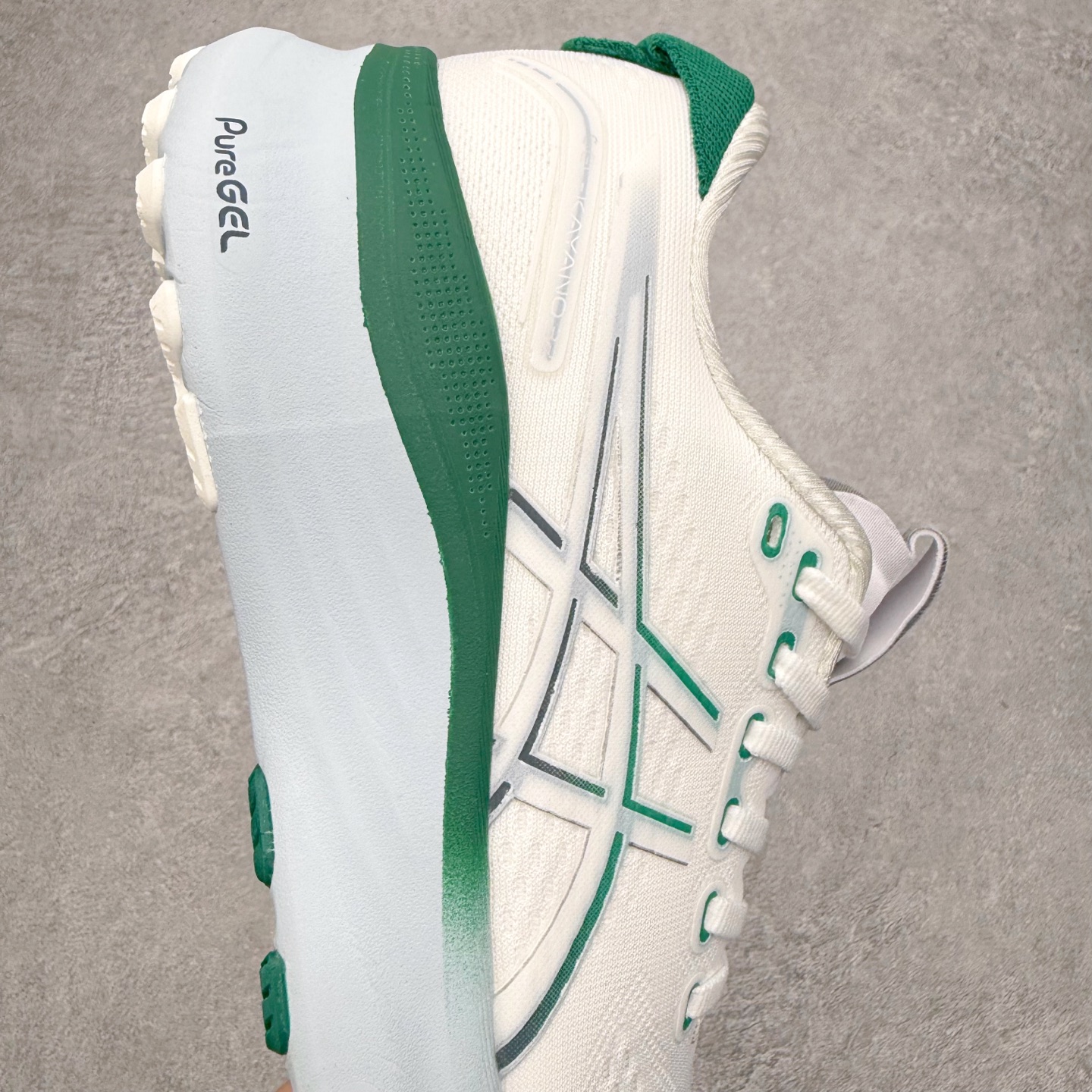 图片[6]-Asics Gel-Kayano 32 亚瑟士卡亚诺32代低帮专业有氧超轻量休闲运动全能慢跑鞋全球知名运动品牌ASICS正式推出新款GEL-KAYANO 32跑鞋，旨在通过全新稳定结构以提升产品可适性，满足跑者的足部稳定需求，让每一位跑者从起跑到结束都能够感受到焕然一新的稳定性与舒适性，从而帮助更多人找到身心平衡，获得自在舒适的健康生活方式。秉持着ASICS亚瑟士的设计哲学，全新一代GEL-KAYANO 32应运而生。为进一步升级产品的稳定性，GEL-KAYANO 采用了全新4D引导系统，通过内侧稳定装置提升可适性，满足足部稳定需求，帮助足弓迅速返回到平衡位置。作为基于生物力学研究打造的全新稳定结构，4D引导系统不仅提升了跑鞋对双脚的支撑性，它还将人体不同的运动状态纳入设计考量，帮助跑者在多种跑动强度下获得充足的稳定性和理想的舒适度。尺码：36 37 37.5 38 39.5 40 40.5 41.5 42 42.5 43.5 44 44.5 45-选品中心