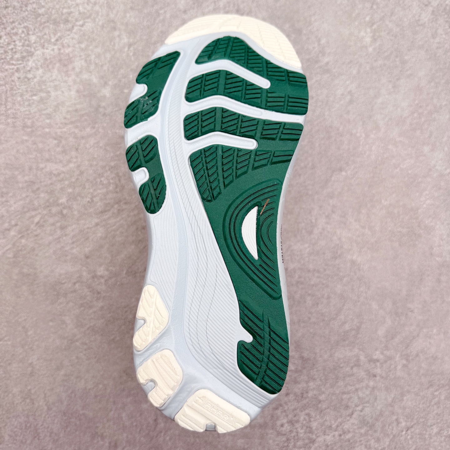 图片[9]-Asics Gel-Kayano 32 亚瑟士卡亚诺32代低帮专业有氧超轻量休闲运动全能慢跑鞋全球知名运动品牌ASICS正式推出新款GEL-KAYANO 32跑鞋，旨在通过全新稳定结构以提升产品可适性，满足跑者的足部稳定需求，让每一位跑者从起跑到结束都能够感受到焕然一新的稳定性与舒适性，从而帮助更多人找到身心平衡，获得自在舒适的健康生活方式。秉持着ASICS亚瑟士的设计哲学，全新一代GEL-KAYANO 32应运而生。为进一步升级产品的稳定性，GEL-KAYANO 采用了全新4D引导系统，通过内侧稳定装置提升可适性，满足足部稳定需求，帮助足弓迅速返回到平衡位置。作为基于生物力学研究打造的全新稳定结构，4D引导系统不仅提升了跑鞋对双脚的支撑性，它还将人体不同的运动状态纳入设计考量，帮助跑者在多种跑动强度下获得充足的稳定性和理想的舒适度。尺码：36 37 37.5 38 39.5 40 40.5 41.5 42 42.5 43.5 44 44.5 45-选品中心