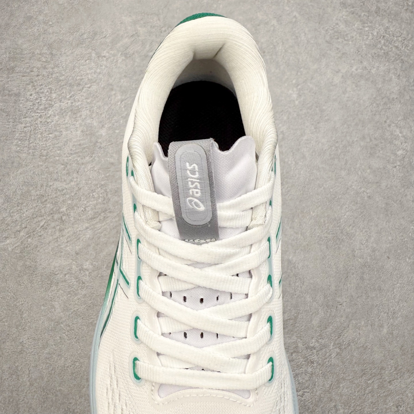 图片[5]-Asics Gel-Kayano 32 亚瑟士卡亚诺32代低帮专业有氧超轻量休闲运动全能慢跑鞋全球知名运动品牌ASICS正式推出新款GEL-KAYANO 32跑鞋，旨在通过全新稳定结构以提升产品可适性，满足跑者的足部稳定需求，让每一位跑者从起跑到结束都能够感受到焕然一新的稳定性与舒适性，从而帮助更多人找到身心平衡，获得自在舒适的健康生活方式。秉持着ASICS亚瑟士的设计哲学，全新一代GEL-KAYANO 32应运而生。为进一步升级产品的稳定性，GEL-KAYANO 采用了全新4D引导系统，通过内侧稳定装置提升可适性，满足足部稳定需求，帮助足弓迅速返回到平衡位置。作为基于生物力学研究打造的全新稳定结构，4D引导系统不仅提升了跑鞋对双脚的支撑性，它还将人体不同的运动状态纳入设计考量，帮助跑者在多种跑动强度下获得充足的稳定性和理想的舒适度。尺码：36 37 37.5 38 39.5 40 40.5 41.5 42 42.5 43.5 44 44.5 45-选品中心