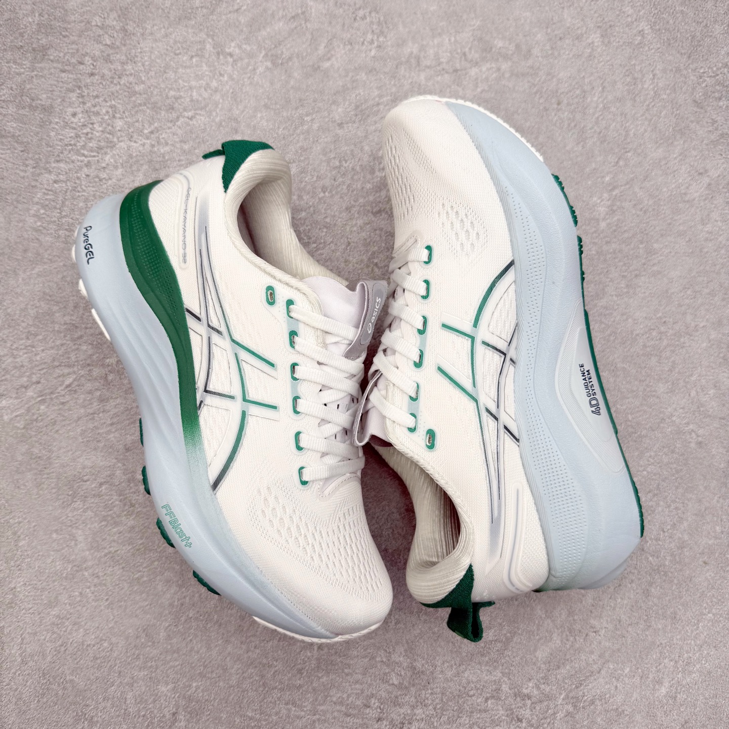 图片[3]-Asics Gel-Kayano 32 亚瑟士卡亚诺32代低帮专业有氧超轻量休闲运动全能慢跑鞋全球知名运动品牌ASICS正式推出新款GEL-KAYANO 32跑鞋，旨在通过全新稳定结构以提升产品可适性，满足跑者的足部稳定需求，让每一位跑者从起跑到结束都能够感受到焕然一新的稳定性与舒适性，从而帮助更多人找到身心平衡，获得自在舒适的健康生活方式。秉持着ASICS亚瑟士的设计哲学，全新一代GEL-KAYANO 32应运而生。为进一步升级产品的稳定性，GEL-KAYANO 采用了全新4D引导系统，通过内侧稳定装置提升可适性，满足足部稳定需求，帮助足弓迅速返回到平衡位置。作为基于生物力学研究打造的全新稳定结构，4D引导系统不仅提升了跑鞋对双脚的支撑性，它还将人体不同的运动状态纳入设计考量，帮助跑者在多种跑动强度下获得充足的稳定性和理想的舒适度。尺码：36 37 37.5 38 39.5 40 40.5 41.5 42 42.5 43.5 44 44.5 45-选品中心