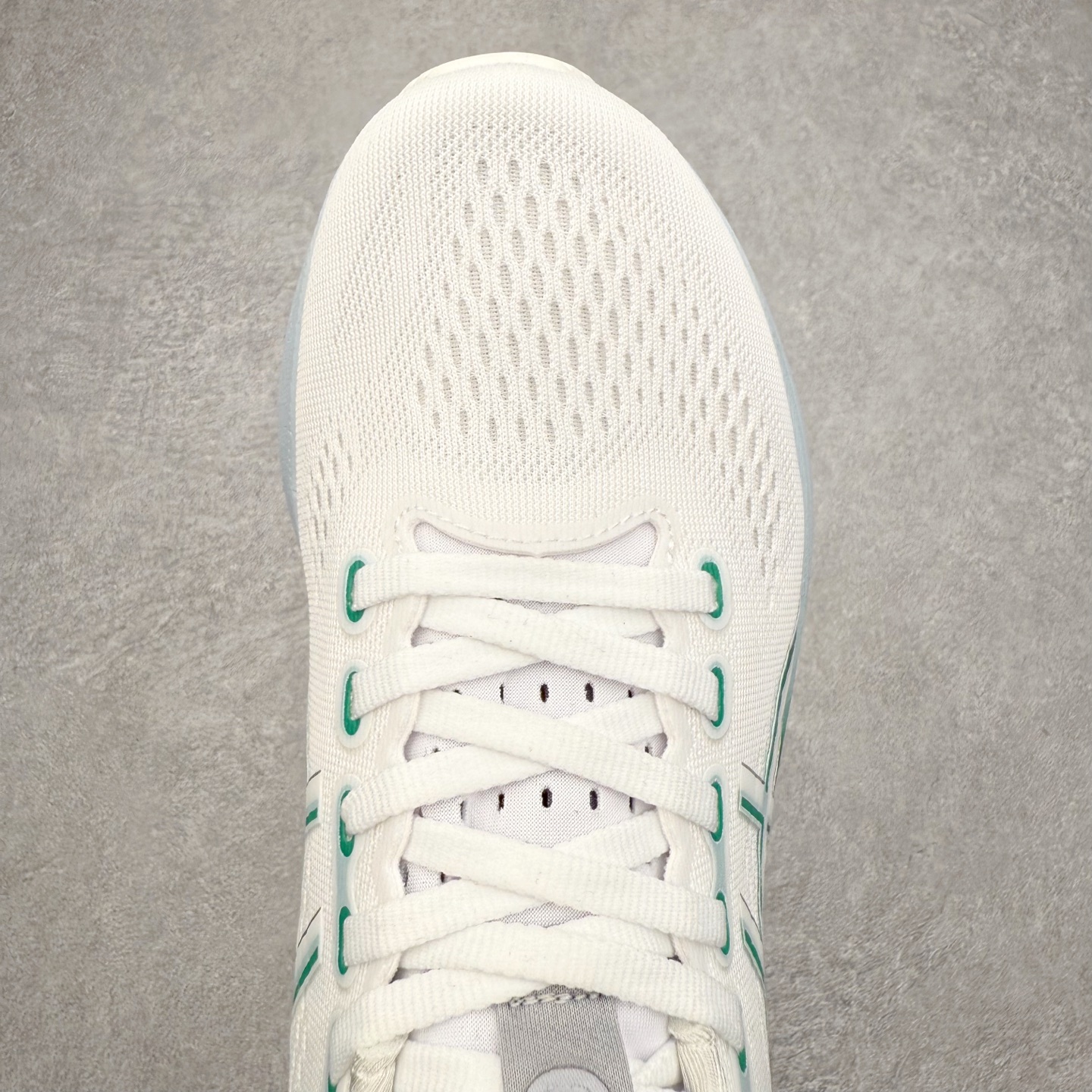 图片[4]-Asics Gel-Kayano 32 亚瑟士卡亚诺32代低帮专业有氧超轻量休闲运动全能慢跑鞋全球知名运动品牌ASICS正式推出新款GEL-KAYANO 32跑鞋，旨在通过全新稳定结构以提升产品可适性，满足跑者的足部稳定需求，让每一位跑者从起跑到结束都能够感受到焕然一新的稳定性与舒适性，从而帮助更多人找到身心平衡，获得自在舒适的健康生活方式。秉持着ASICS亚瑟士的设计哲学，全新一代GEL-KAYANO 32应运而生。为进一步升级产品的稳定性，GEL-KAYANO 采用了全新4D引导系统，通过内侧稳定装置提升可适性，满足足部稳定需求，帮助足弓迅速返回到平衡位置。作为基于生物力学研究打造的全新稳定结构，4D引导系统不仅提升了跑鞋对双脚的支撑性，它还将人体不同的运动状态纳入设计考量，帮助跑者在多种跑动强度下获得充足的稳定性和理想的舒适度。尺码：36 37 37.5 38 39.5 40 40.5 41.5 42 42.5 43.5 44 44.5 45-选品中心