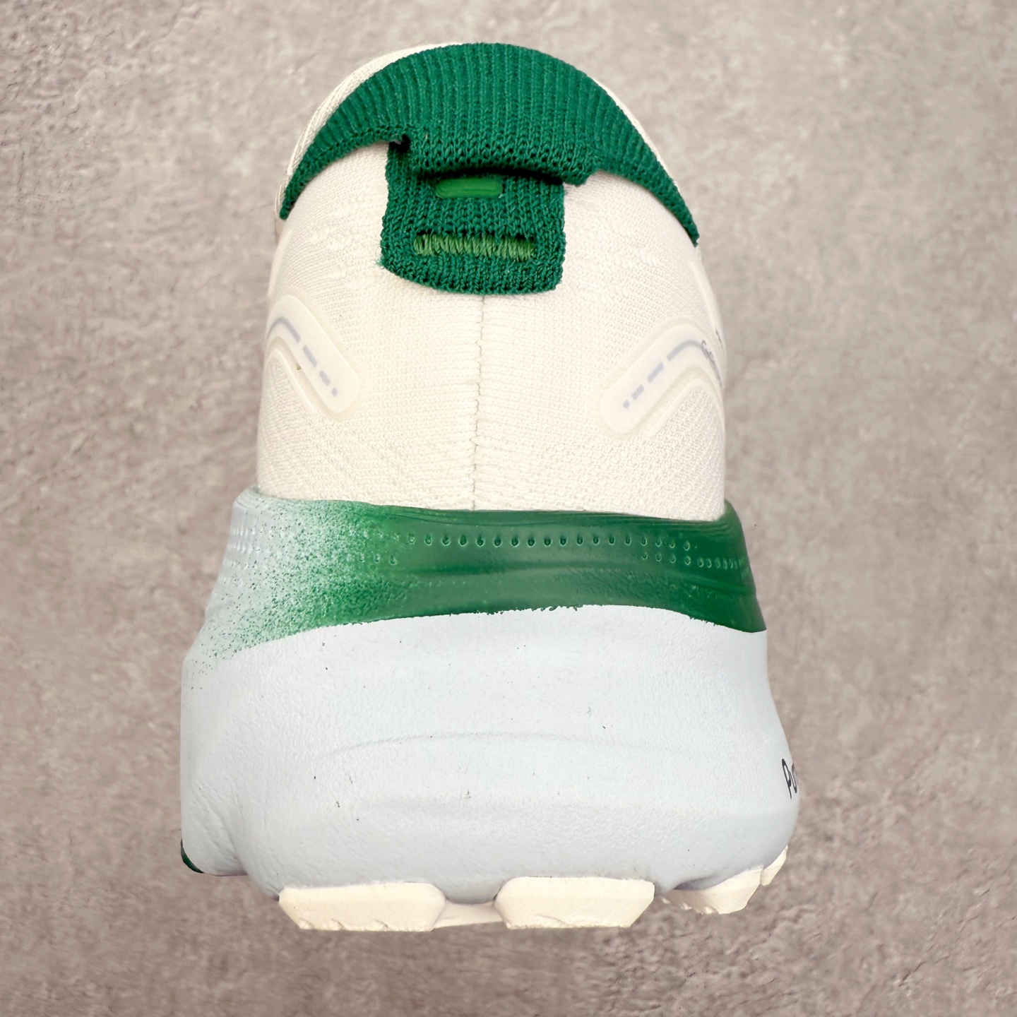 图片[8]-Asics Gel-Kayano 32 亚瑟士卡亚诺32代低帮专业有氧超轻量休闲运动全能慢跑鞋全球知名运动品牌ASICS正式推出新款GEL-KAYANO 32跑鞋，旨在通过全新稳定结构以提升产品可适性，满足跑者的足部稳定需求，让每一位跑者从起跑到结束都能够感受到焕然一新的稳定性与舒适性，从而帮助更多人找到身心平衡，获得自在舒适的健康生活方式。秉持着ASICS亚瑟士的设计哲学，全新一代GEL-KAYANO 32应运而生。为进一步升级产品的稳定性，GEL-KAYANO 采用了全新4D引导系统，通过内侧稳定装置提升可适性，满足足部稳定需求，帮助足弓迅速返回到平衡位置。作为基于生物力学研究打造的全新稳定结构，4D引导系统不仅提升了跑鞋对双脚的支撑性，它还将人体不同的运动状态纳入设计考量，帮助跑者在多种跑动强度下获得充足的稳定性和理想的舒适度。尺码：36 37 37.5 38 39.5 40 40.5 41.5 42 42.5 43.5 44 44.5 45-选品中心