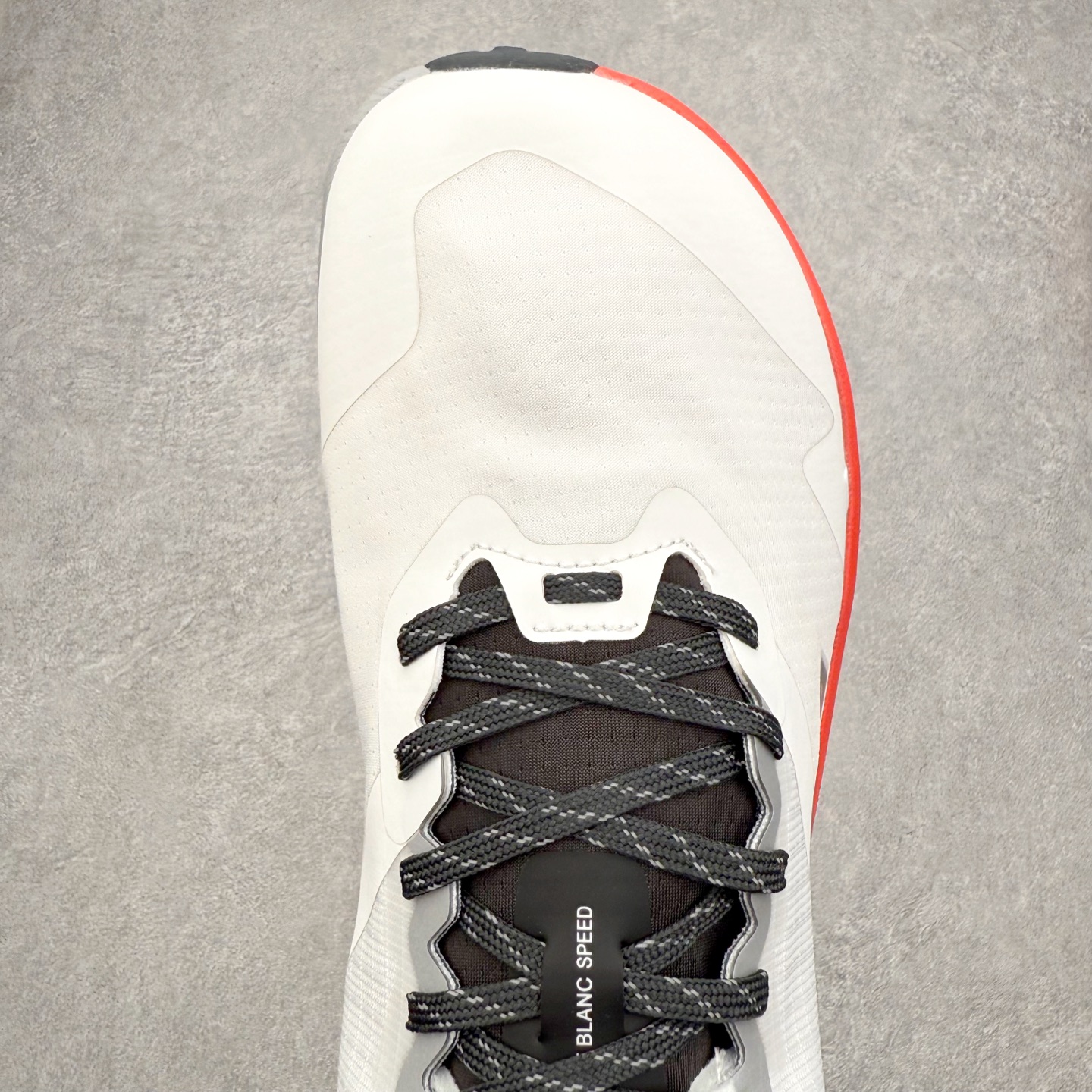 图片[4]-＃纯原 MONTBLANC/万宝龙 x Altra CARBON Man 舒适时尚简约百搭透气跑步鞋 2009年，长跑精英运动员Golden Harper在美国犹他州创立了“Altra Footwear”，跑鞋特点是采用舒适的FootShape™M（很适鞋楦）设计和独特的BalancedCushioning™（平衡缓冲）技术，帮助遭受伤病困扰的跑者回归跑步，从而迅速积累起良好的口碑。2011年品牌迅速发展，屡获大奖。2015年开始不仅占据全美跑鞋前十，足迹更是遍布全球。2016年Altra正式进入中国市场，凭借独特的品牌风格以及出色的性能表现，三年来获得越来越多普通跑者的喜爱。销售业绩增长迅速，成为中国越野跑市场占有量前三的跑鞋品牌。实拍调校N版已经零色差零失真 百分百还原实物色彩所见即所得 不存在货不对板色差等低级问题 选购参考实物拍摄 不混卖不参货 只用心做好货严格选品 承诺混一赔十 尺码：39 40 40.5 41 42 42.5 43 44 44.5 45 46-选品中心