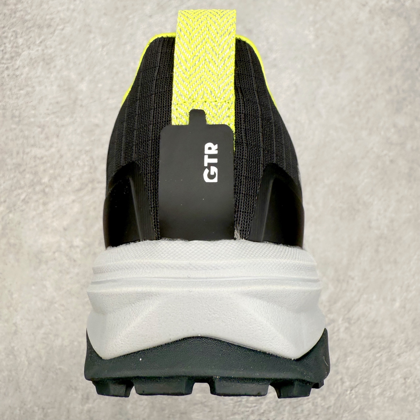 图片[8]-＃纯原 MONTBLANC/万宝龙 x Altra CARBON Man 舒适时尚简约百搭透气跑步鞋 2009年，长跑精英运动员Golden Harper在美国犹他州创立了“Altra Footwear”，跑鞋特点是采用舒适的FootShape™M（很适鞋楦）设计和独特的BalancedCushioning™（平衡缓冲）技术，帮助遭受伤病困扰的跑者回归跑步，从而迅速积累起良好的口碑。2011年品牌迅速发展，屡获大奖。2015年开始不仅占据全美跑鞋前十，足迹更是遍布全球。2016年Altra正式进入中国市场，凭借独特的品牌风格以及出色的性能表现，三年来获得越来越多普通跑者的喜爱。销售业绩增长迅速，成为中国越野跑市场占有量前三的跑鞋品牌。实拍调校N版已经零色差零失真 百分百还原实物色彩所见即所得 不存在货不对板色差等低级问题 选购参考实物拍摄 不混卖不参货 只用心做好货严格选品 承诺混一赔十 尺码：39 40 40.5 41 42 42.5 43 44 44.5 45 46-选品中心