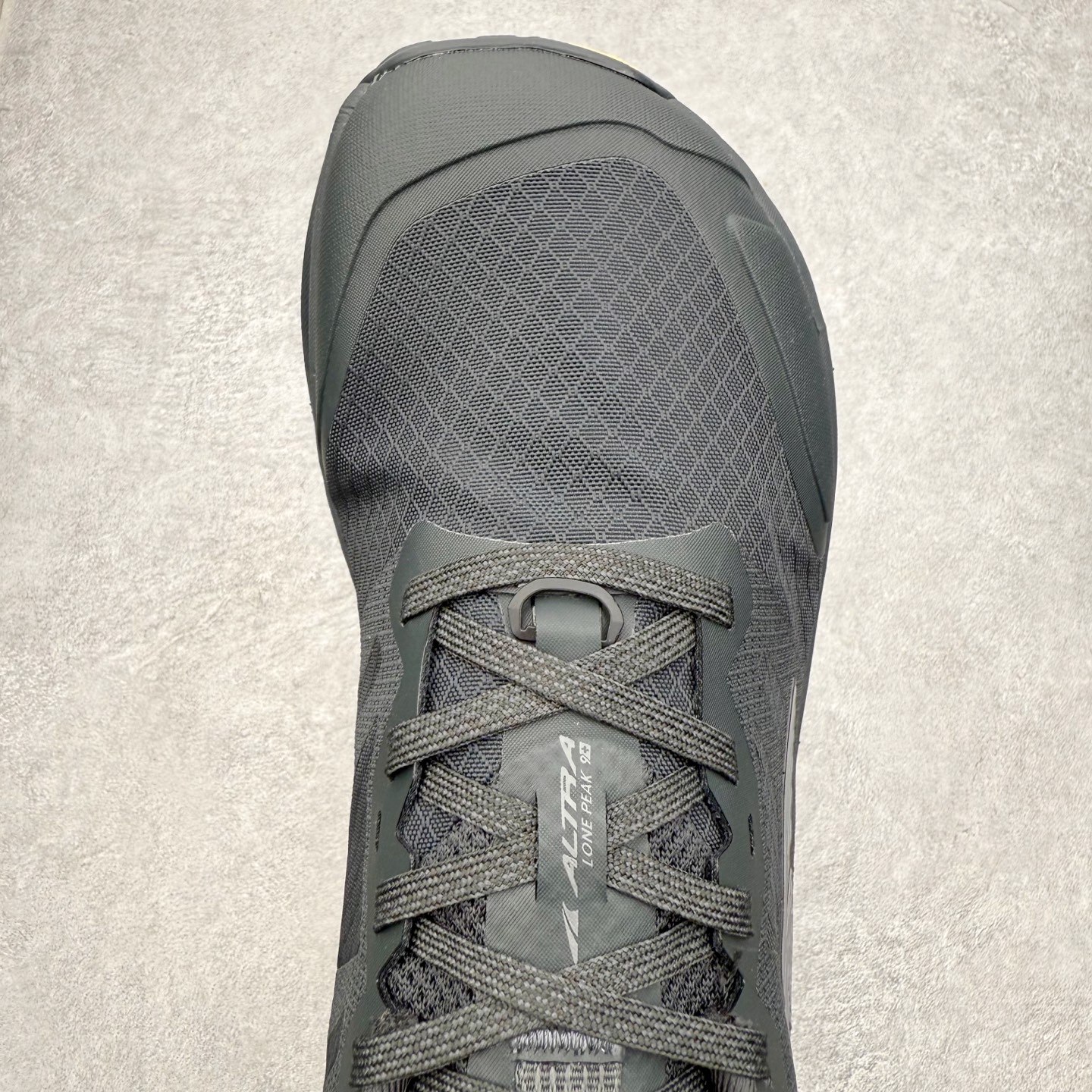 图片[4]-＃纯原 Altra Lone Peak 9 舒适运动越野跑鞋 2009年，长跑精英运动员Golden Harper在美国犹他州创立了“Altra Footwear”，跑鞋特点是采用舒适的FootShape™M（很适鞋楦）设计和独特的BalancedCushioning™（平衡缓冲）技术，帮助遭受伤病困扰的跑者回归跑步，从而迅速积累起良好的口碑。2011年品牌迅速发展，屡获大奖。2015年开始不仅占据全美跑鞋前十，足迹更是遍布全球。2016年Altra正式进入中国市场，凭借独特的品牌风格以及出色的性能表现，三年来获得越来越多普通跑者的喜爱。销售业绩增长迅速，成为中国越野跑市场占有量前三的跑鞋品牌。实拍调校N版已经零色差零失真 百分百还原实物色彩所见即所得 不存在货不对板色差等低级问题 选购参考实物拍摄 不混卖不参货 只用心做好货严格选品 承诺混一赔十 尺码：39 40 40.5 41 42 42.5 43 44 44.5 45 46-选品中心