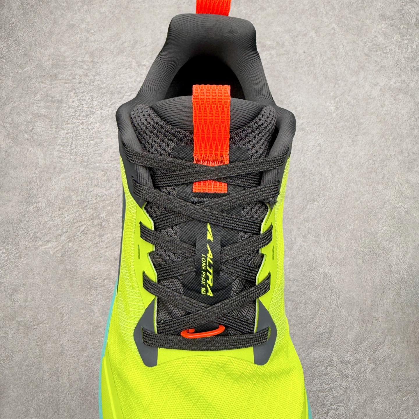 图片[5]-＃纯原 Altra Lone Peak 9 舒适运动越野跑鞋 2009年，长跑精英运动员Golden Harper在美国犹他州创立了“Altra Footwear”，跑鞋特点是采用舒适的FootShape™M（很适鞋楦）设计和独特的BalancedCushioning™（平衡缓冲）技术，帮助遭受伤病困扰的跑者回归跑步，从而迅速积累起良好的口碑。2011年品牌迅速发展，屡获大奖。2015年开始不仅占据全美跑鞋前十，足迹更是遍布全球。2016年Altra正式进入中国市场，凭借独特的品牌风格以及出色的性能表现，三年来获得越来越多普通跑者的喜爱。销售业绩增长迅速，成为中国越野跑市场占有量前三的跑鞋品牌。实拍调校N版已经零色差零失真 百分百还原实物色彩所见即所得 不存在货不对板色差等低级问题 选购参考实物拍摄 不混卖不参货 只用心做好货严格选品 承诺混一赔十 尺码：39 40 40.5 41 42 42.5 43 44 44.5 45 46-选品中心