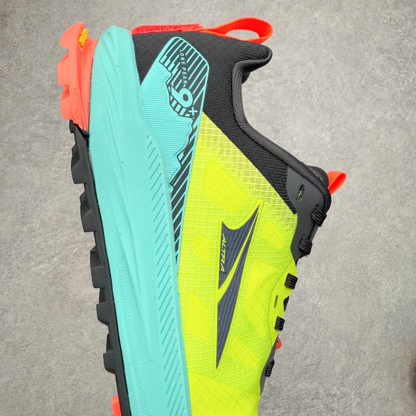 图片[6]-＃纯原 Altra Lone Peak 9 舒适运动越野跑鞋 2009年，长跑精英运动员Golden Harper在美国犹他州创立了“Altra Footwear”，跑鞋特点是采用舒适的FootShape™M（很适鞋楦）设计和独特的BalancedCushioning™（平衡缓冲）技术，帮助遭受伤病困扰的跑者回归跑步，从而迅速积累起良好的口碑。2011年品牌迅速发展，屡获大奖。2015年开始不仅占据全美跑鞋前十，足迹更是遍布全球。2016年Altra正式进入中国市场，凭借独特的品牌风格以及出色的性能表现，三年来获得越来越多普通跑者的喜爱。销售业绩增长迅速，成为中国越野跑市场占有量前三的跑鞋品牌。实拍调校N版已经零色差零失真 百分百还原实物色彩所见即所得 不存在货不对板色差等低级问题 选购参考实物拍摄 不混卖不参货 只用心做好货严格选品 承诺混一赔十 尺码：39 40 40.5 41 42 42.5 43 44 44.5 45 46-选品中心