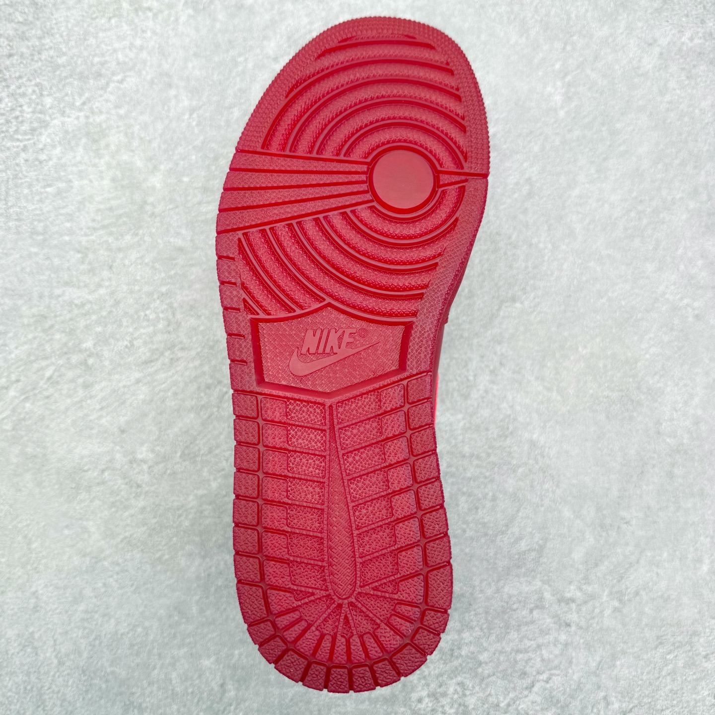 图片[9]-＃K版 Air Jordan AJ1 Low 低帮 IB7012-600 全新流水线出品 DT版本唯一平替选择 市场第二梯队最强版 全部原鞋开发 原楦原纸板开发 全鞋电脑针车 原厂内置全掌气垫 原盒内在原标 唯一Zp原版鞋带绑法 免检产品 全新2022版型 全头层皮料 完美零毛边处理 原厂配置全掌气垫 价格定位良心 几十个配色陆续出货 实拍调校N版已经零色差零失真 百分百还原实物色彩所见即所得 不存在货不对板色差等低级问题 选购参考实物拍摄 不混卖不参货 只用心做好货严格选品 承诺混一赔十 尺码：36 36.5 37.5 38 38.5 39 40 40.5 41 42 42.5 43 44 44.5 45-选品中心