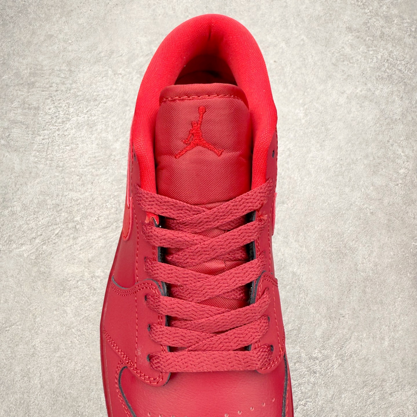 图片[5]-＃K版 Air Jordan AJ1 Low 低帮 IB7012-600 全新流水线出品 DT版本唯一平替选择 市场第二梯队最强版 全部原鞋开发 原楦原纸板开发 全鞋电脑针车 原厂内置全掌气垫 原盒内在原标 唯一Zp原版鞋带绑法 免检产品 全新2022版型 全头层皮料 完美零毛边处理 原厂配置全掌气垫 价格定位良心 几十个配色陆续出货 实拍调校N版已经零色差零失真 百分百还原实物色彩所见即所得 不存在货不对板色差等低级问题 选购参考实物拍摄 不混卖不参货 只用心做好货严格选品 承诺混一赔十 尺码：36 36.5 37.5 38 38.5 39 40 40.5 41 42 42.5 43 44 44.5 45-选品中心