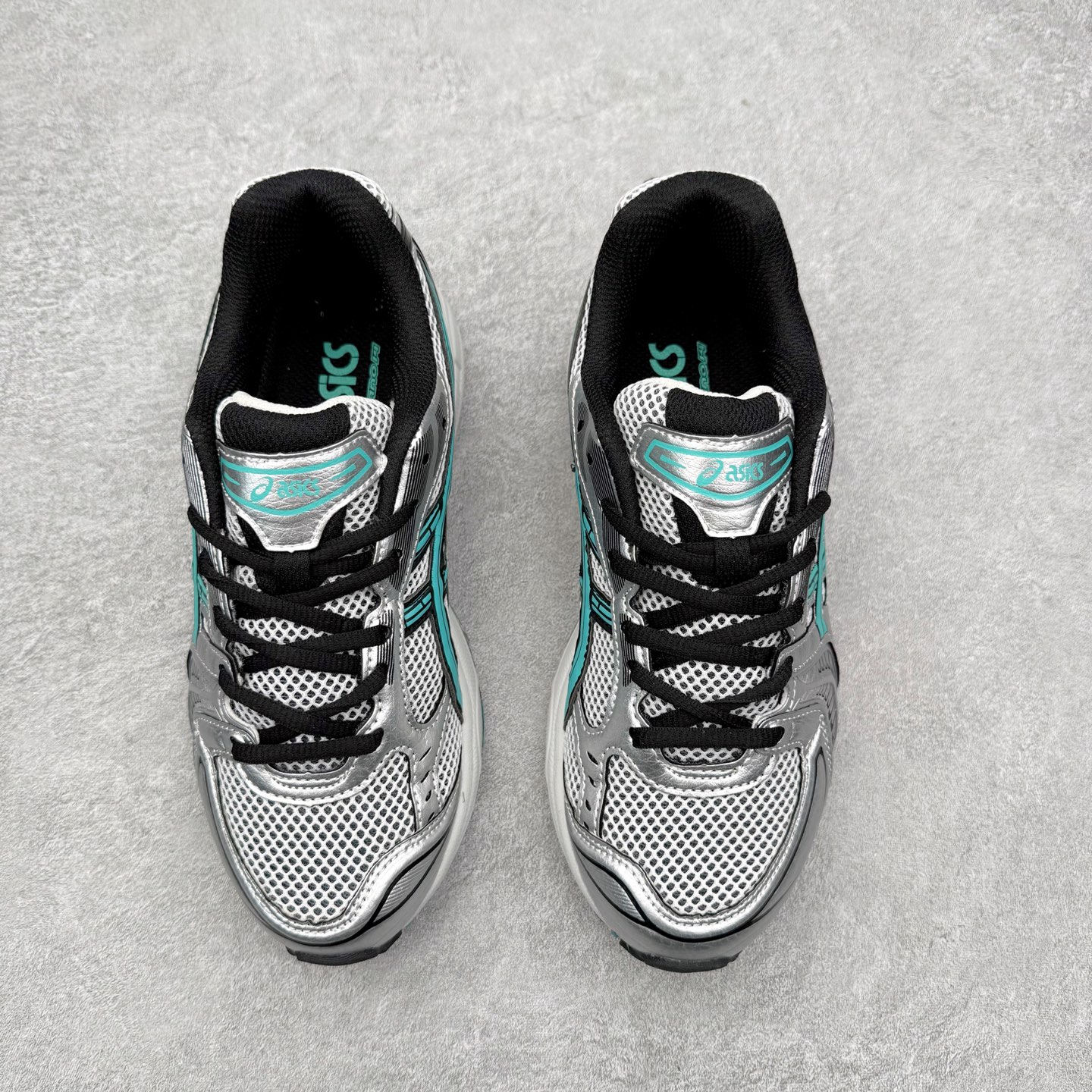 图片[2]-＃特价福利 ASICS GEL-KAYANO 14 亚瑟士K14系列户外复古潮流百搭织物合成革缓震休闲跑步鞋 原装纸板楦头开发 独家私模五层组合大底 原厂定制缓震硅胶加持 原盒原配 官方四联吊牌 原装Ortholite轻量化鞋垫 设计师 Hidenori Yamashita 以「Flash」一词为灵感 创造出未来感金属色鞋面 改造升级内在性能 由内而外全面革新 为 GEL-KAYANO 家族传承及经典跑鞋文化的延续 创下里程碑式作品 K14跑鞋重新诠释了复古的跑步形状 并以其 2000 年代后期的美学理念重新铺装 银色与蓝色的鞋面极为高档 网面铺陈与鞋面、鞋头多处细节位增添了透气性 鞋后跟部中底上以及多密度耐磨鞋底增加了 GEL 缓震胶 提供高抗冲击性、缓冲性、可保护脚部免受地面冲击的影响 穿着舒适性十足 尺码：35.5 36 37 37.5 38 39 39.5 40.5 41.5 42 42.5 43.5 44 45-选品中心