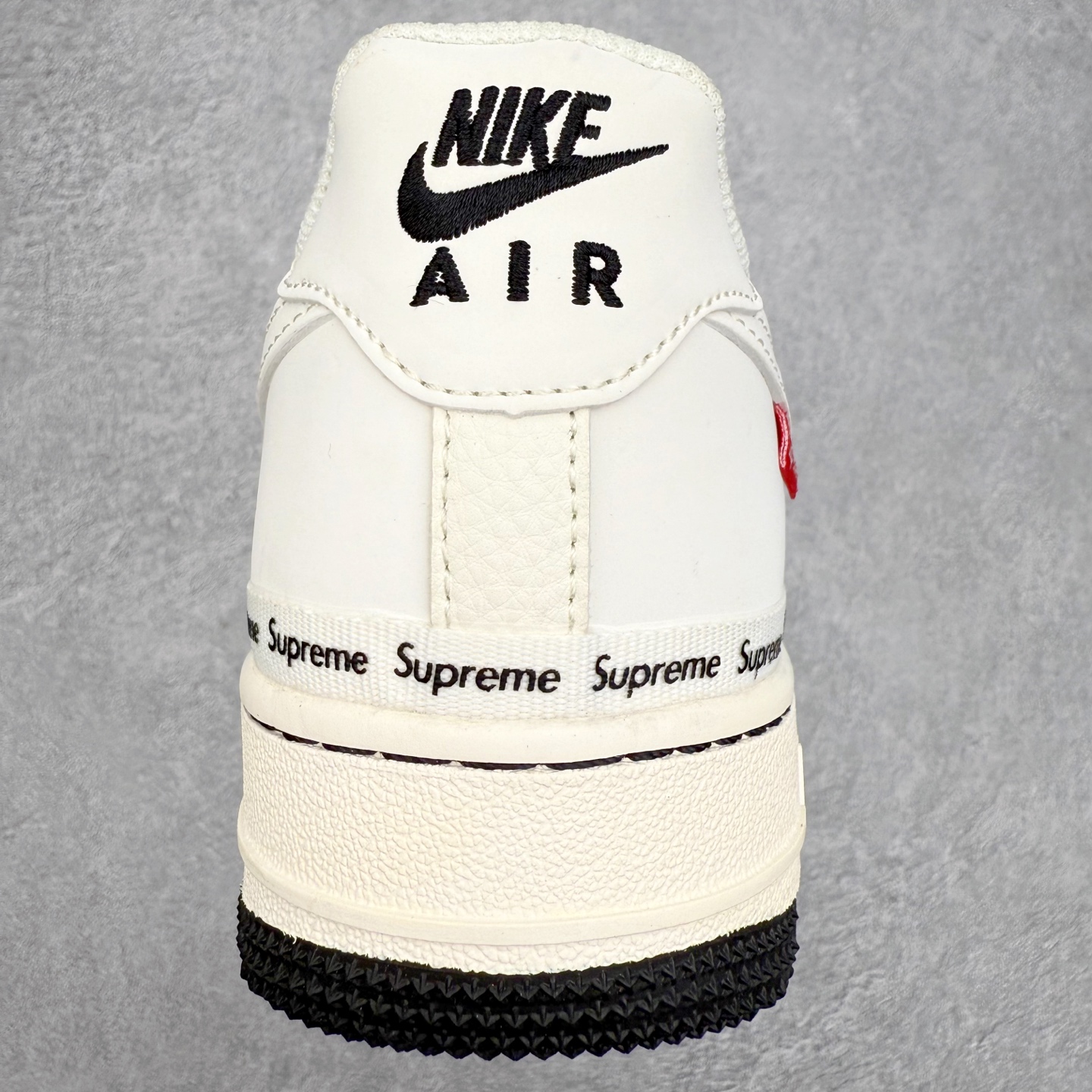 图片[8]-NK Air Force 1´07 Low 空军一号低帮百搭休闲运动板鞋 XX3168-222 柔软、弹性十足的缓震性能和出色的中底设计 横跨复古与现代的外型结合 造就出风靡全球 三十多年的Force 1 直到今天还深受青睐 实拍调校N版已经零色差零失真 百分百还原实物色彩所见即所得 不存在货不对板色差等低级问题 选购参考实物拍摄 不混卖不参货 只用心做好货严格选品 承诺混一赔十 尺码：36 36.5 37.5 38 38.5 39 40 40.5 41 42 42.5 43 44 44.5 45-选品中心