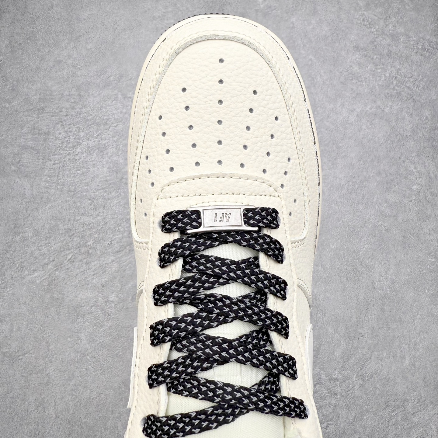 图片[4]-NK Air Force 1´07 Low 空军一号低帮百搭休闲运动板鞋 XX3168-222 柔软、弹性十足的缓震性能和出色的中底设计 横跨复古与现代的外型结合 造就出风靡全球 三十多年的Force 1 直到今天还深受青睐 实拍调校N版已经零色差零失真 百分百还原实物色彩所见即所得 不存在货不对板色差等低级问题 选购参考实物拍摄 不混卖不参货 只用心做好货严格选品 承诺混一赔十 尺码：36 36.5 37.5 38 38.5 39 40 40.5 41 42 42.5 43 44 44.5 45-选品中心