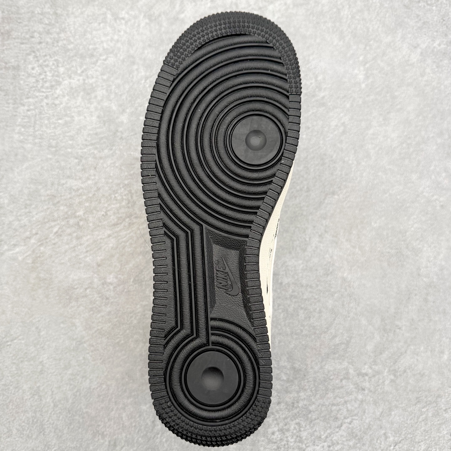 图片[9]-NK Air Force 1´07 Low 空军一号低帮百搭休闲运动板鞋 XX3168-222 柔软、弹性十足的缓震性能和出色的中底设计 横跨复古与现代的外型结合 造就出风靡全球 三十多年的Force 1 直到今天还深受青睐 实拍调校N版已经零色差零失真 百分百还原实物色彩所见即所得 不存在货不对板色差等低级问题 选购参考实物拍摄 不混卖不参货 只用心做好货严格选品 承诺混一赔十 尺码：36 36.5 37.5 38 38.5 39 40 40.5 41 42 42.5 43 44 44.5 45-选品中心