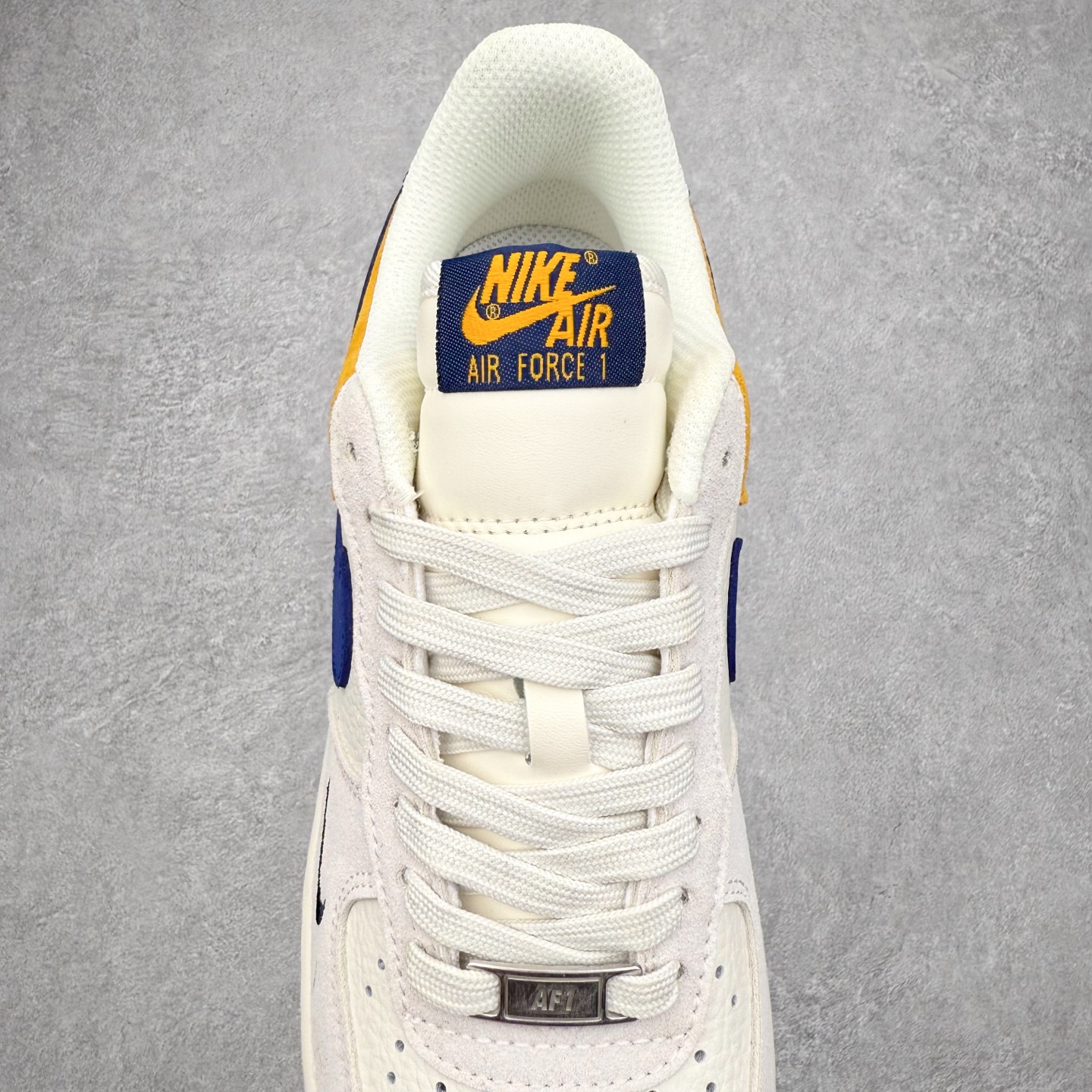 图片[5]-NK Air Force 1´07 Low 空军一号低帮百搭休闲运动板鞋 HF2794-100 柔软、弹性十足的缓震性能和出色的中底设计 横跨复古与现代的外型结合 造就出风靡全球 三十多年的Force 1 直到今天还深受青睐 实拍调校N版已经零色差零失真 百分百还原实物色彩所见即所得 不存在货不对板色差等低级问题 选购参考实物拍摄 不混卖不参货 只用心做好货严格选品 承诺混一赔十 尺码：36 36.5 37.5 38 38.5 39 40 40.5 41 42 42.5 43 44 44.5 45-选品中心