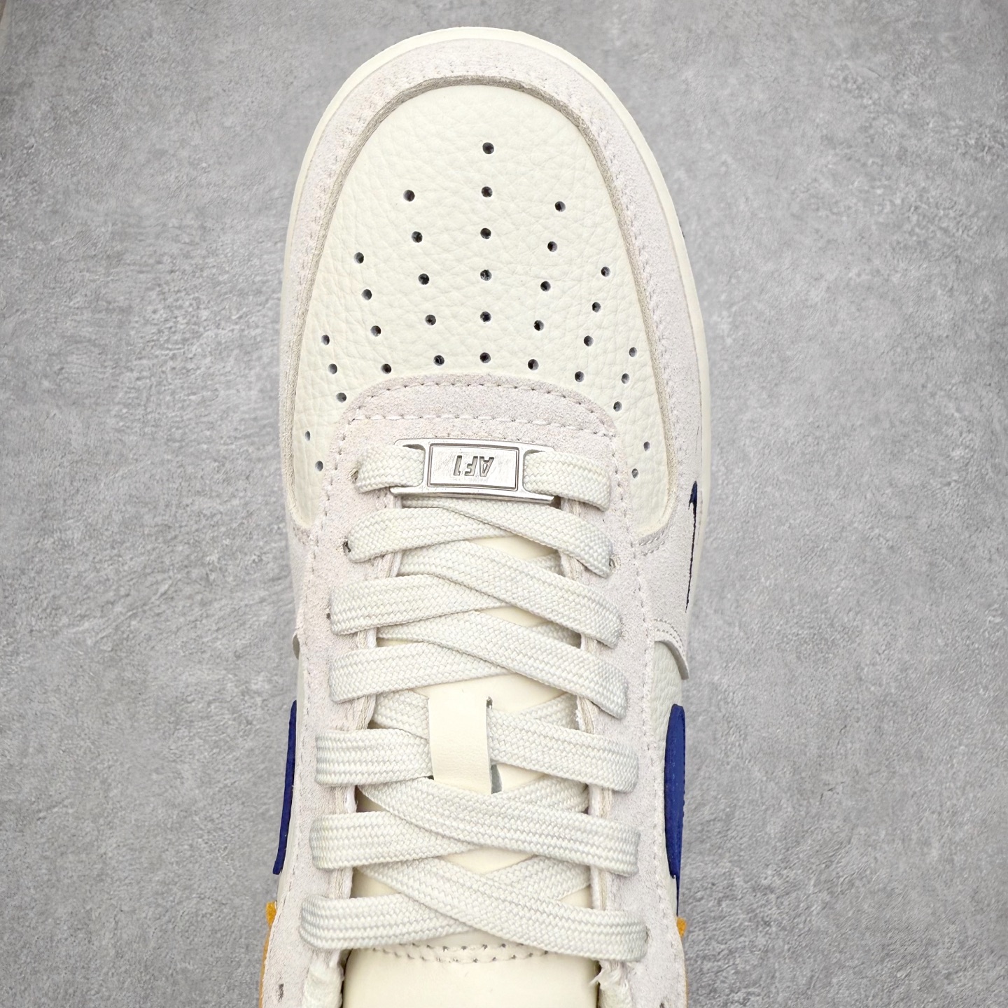 图片[4]-NK Air Force 1´07 Low 空军一号低帮百搭休闲运动板鞋 HF2794-100 柔软、弹性十足的缓震性能和出色的中底设计 横跨复古与现代的外型结合 造就出风靡全球 三十多年的Force 1 直到今天还深受青睐 实拍调校N版已经零色差零失真 百分百还原实物色彩所见即所得 不存在货不对板色差等低级问题 选购参考实物拍摄 不混卖不参货 只用心做好货严格选品 承诺混一赔十 尺码：36 36.5 37.5 38 38.5 39 40 40.5 41 42 42.5 43 44 44.5 45-选品中心