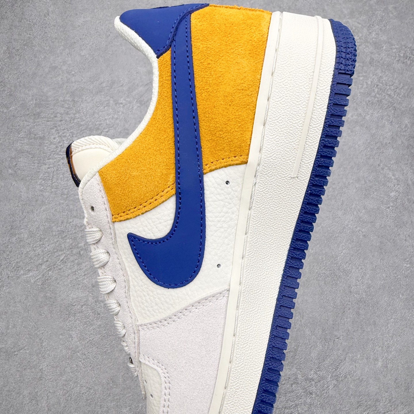 图片[7]-NK Air Force 1´07 Low 空军一号低帮百搭休闲运动板鞋 HF2794-100 柔软、弹性十足的缓震性能和出色的中底设计 横跨复古与现代的外型结合 造就出风靡全球 三十多年的Force 1 直到今天还深受青睐 实拍调校N版已经零色差零失真 百分百还原实物色彩所见即所得 不存在货不对板色差等低级问题 选购参考实物拍摄 不混卖不参货 只用心做好货严格选品 承诺混一赔十 尺码：36 36.5 37.5 38 38.5 39 40 40.5 41 42 42.5 43 44 44.5 45-选品中心