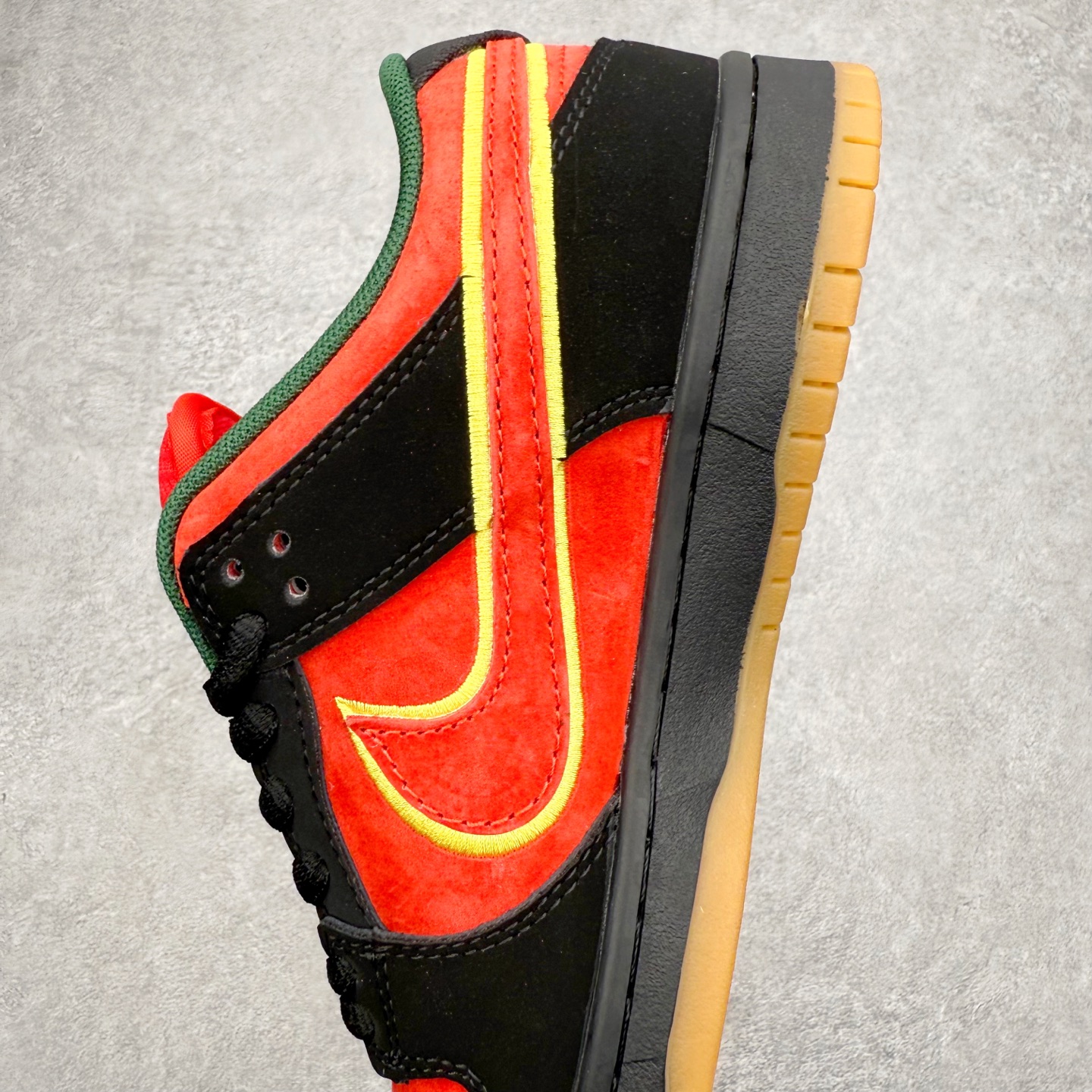 图片[7]-＃F版 NK Dunk SB 恶灵骑士 小众高级 个性潮流减震低帮板鞋 黑红 FZ1287-300 极限压缩利润空间 超乎所想的高性价比 用料绝不含糊 原盒原配 正确耐磨橡胶大底 超高清洁度 全鞋零毛边皮料切割 全套原楦原模倾力打造完美版型 尺码：36 36.5 37.5 38 38.5 39 40 40.5 41 42 42.5 43 44 44.5 45 46 47.5-选品中心