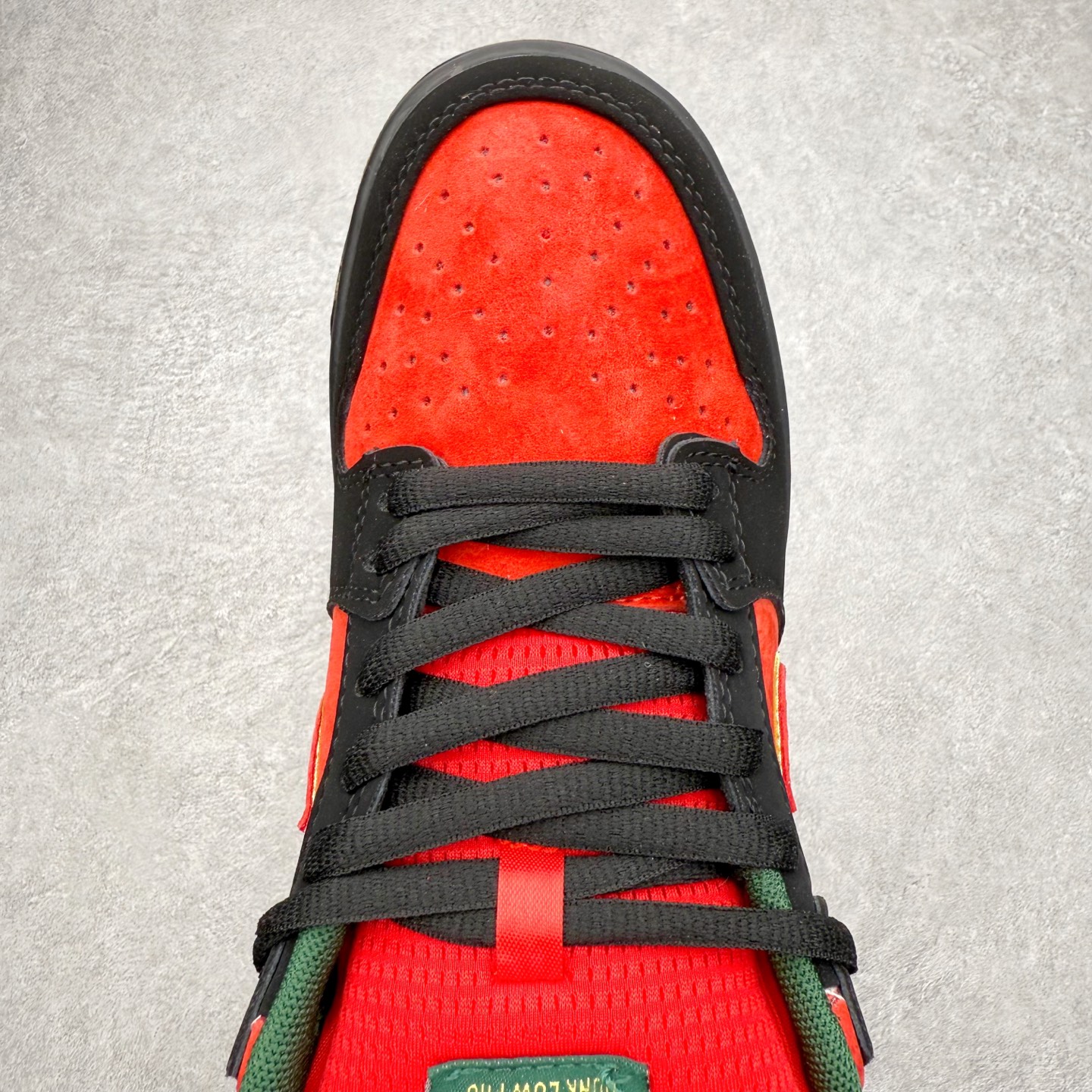 图片[4]-＃F版 NK Dunk SB 恶灵骑士 小众高级 个性潮流减震低帮板鞋 黑红 FZ1287-300 极限压缩利润空间 超乎所想的高性价比 用料绝不含糊 原盒原配 正确耐磨橡胶大底 超高清洁度 全鞋零毛边皮料切割 全套原楦原模倾力打造完美版型 尺码：36 36.5 37.5 38 38.5 39 40 40.5 41 42 42.5 43 44 44.5 45 46 47.5-选品中心