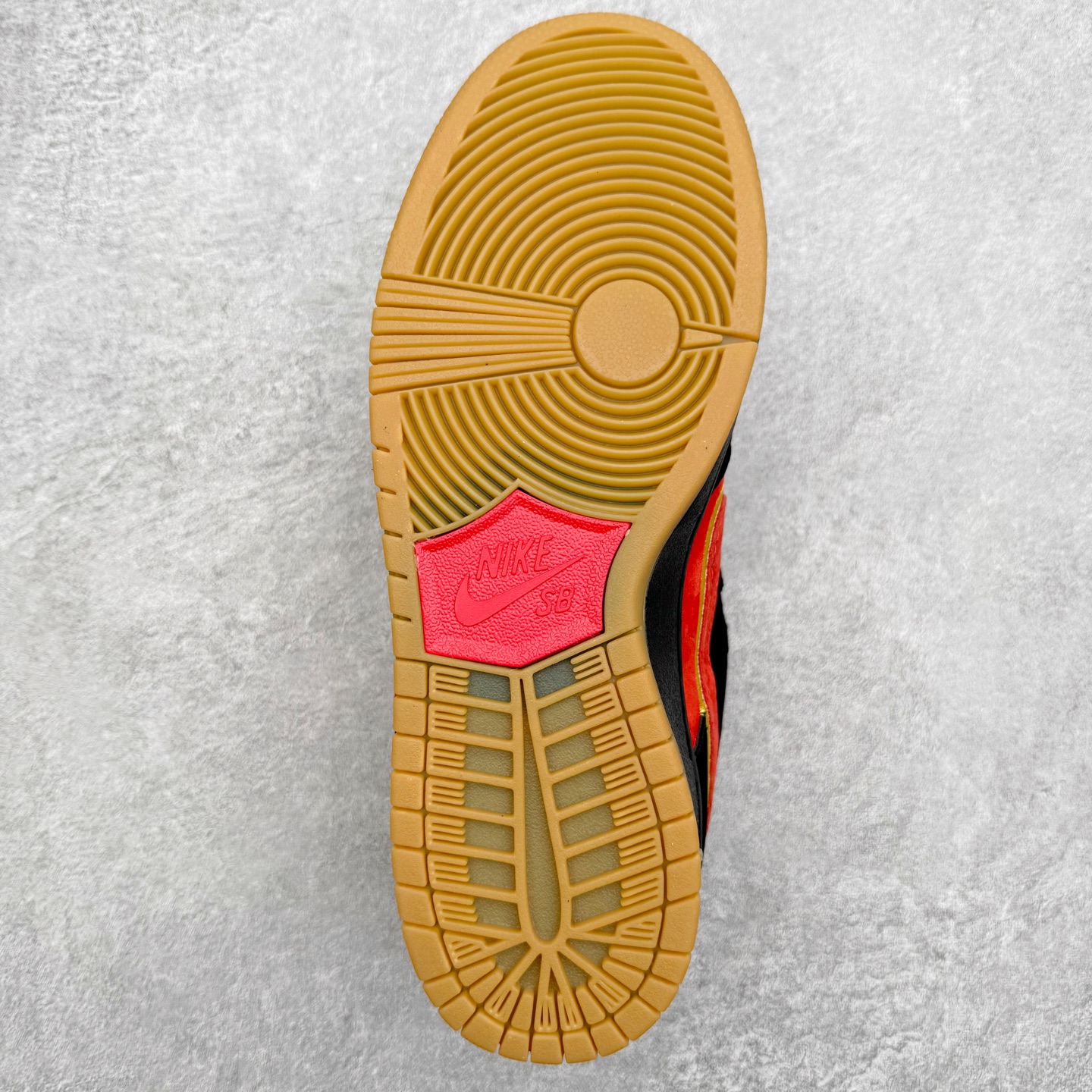 图片[9]-＃F版 NK Dunk SB 恶灵骑士 小众高级 个性潮流减震低帮板鞋 黑红 FZ1287-300 极限压缩利润空间 超乎所想的高性价比 用料绝不含糊 原盒原配 正确耐磨橡胶大底 超高清洁度 全鞋零毛边皮料切割 全套原楦原模倾力打造完美版型 尺码：36 36.5 37.5 38 38.5 39 40 40.5 41 42 42.5 43 44 44.5 45 46 47.5-选品中心