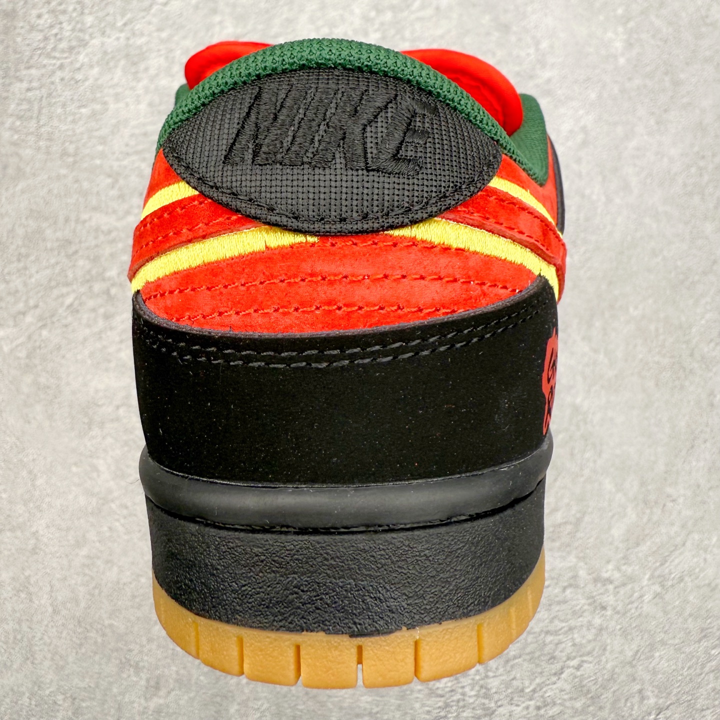 图片[8]-＃F版 NK Dunk SB 恶灵骑士 小众高级 个性潮流减震低帮板鞋 黑红 FZ1287-300 极限压缩利润空间 超乎所想的高性价比 用料绝不含糊 原盒原配 正确耐磨橡胶大底 超高清洁度 全鞋零毛边皮料切割 全套原楦原模倾力打造完美版型 尺码：36 36.5 37.5 38 38.5 39 40 40.5 41 42 42.5 43 44 44.5 45 46 47.5-选品中心