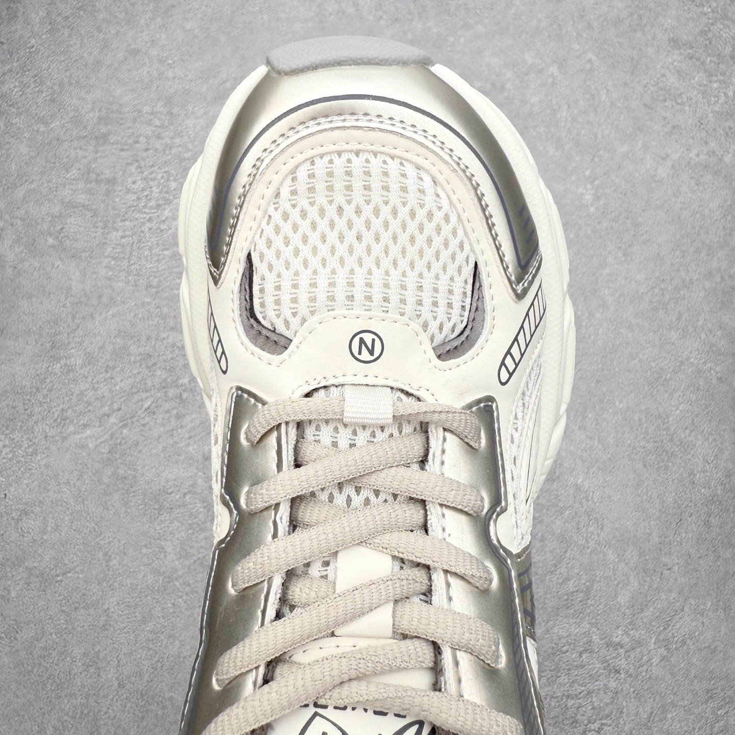 图片[4]-GG-CC赵露思2025新款厚底增高休闲运动老爹鞋系列 广东大厂出品 7CM厚底增高 星河粒子 银白粉色 银角大王 完美细节 25ss春季新款厚底增高 大长腿 时髦look轻松定格 不费力展现率性氛围 高档银盒 酷帅机能风不规则设计大底 拼色造型设计 轻便舒适百搭 GGCC银白配色好温柔 三层组合月牙底 柔软有弹性的月牙底和增加舒适度显腿长的7cm增高 长时间走路和站立都不累脚舒适度和少女感 厚底增高 不管怎么搭都好看~尺码：35 36 37 38 39 40-选品中心