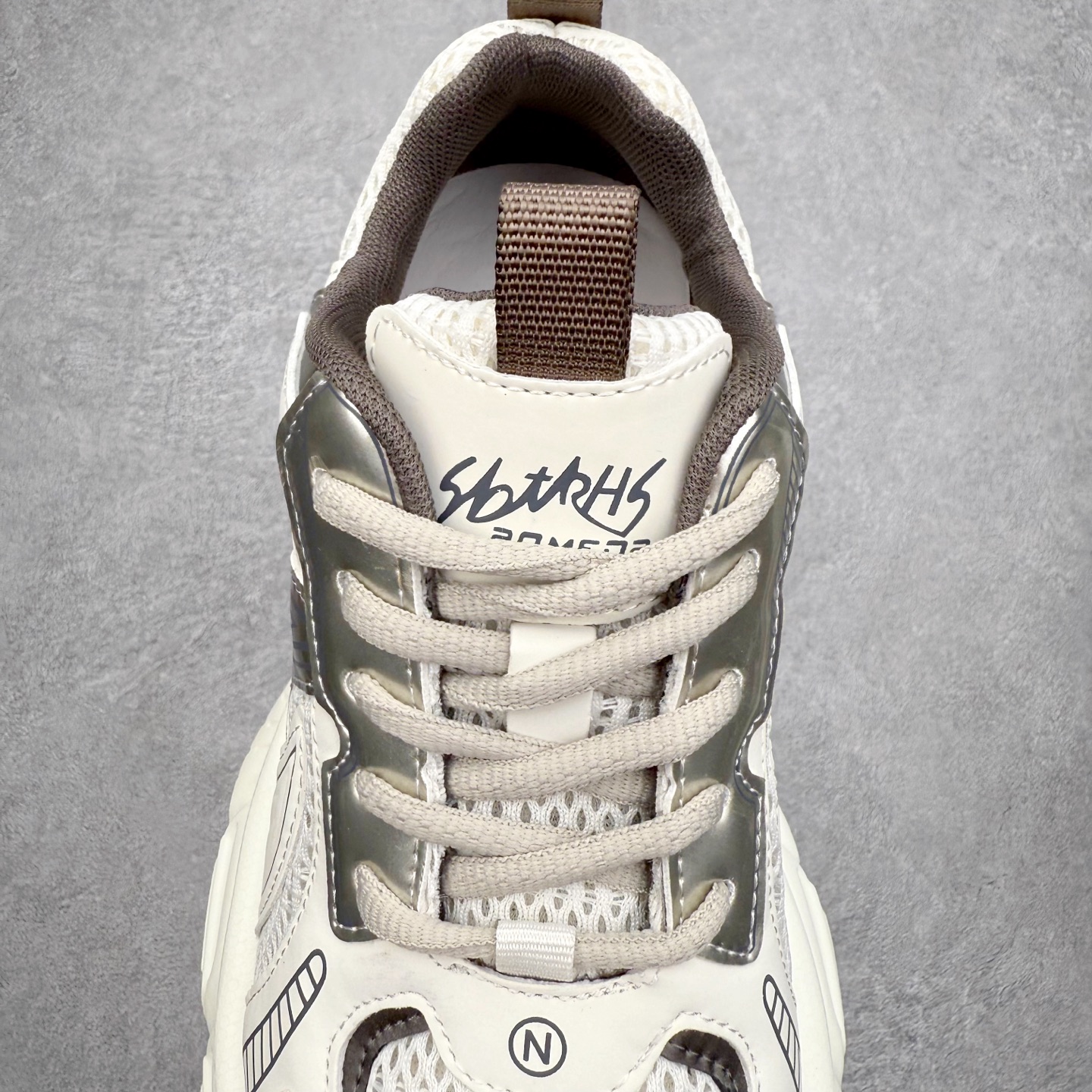 图片[5]-GG-CC赵露思2025新款厚底增高休闲运动老爹鞋系列 广东大厂出品 7CM厚底增高 星河粒子 银白粉色 银角大王 完美细节 25ss春季新款厚底增高 大长腿 时髦look轻松定格 不费力展现率性氛围 高档银盒 酷帅机能风不规则设计大底 拼色造型设计 轻便舒适百搭 GGCC银白配色好温柔 三层组合月牙底 柔软有弹性的月牙底和增加舒适度显腿长的7cm增高 长时间走路和站立都不累脚舒适度和少女感 厚底增高 不管怎么搭都好看~尺码：35 36 37 38 39 40-选品中心