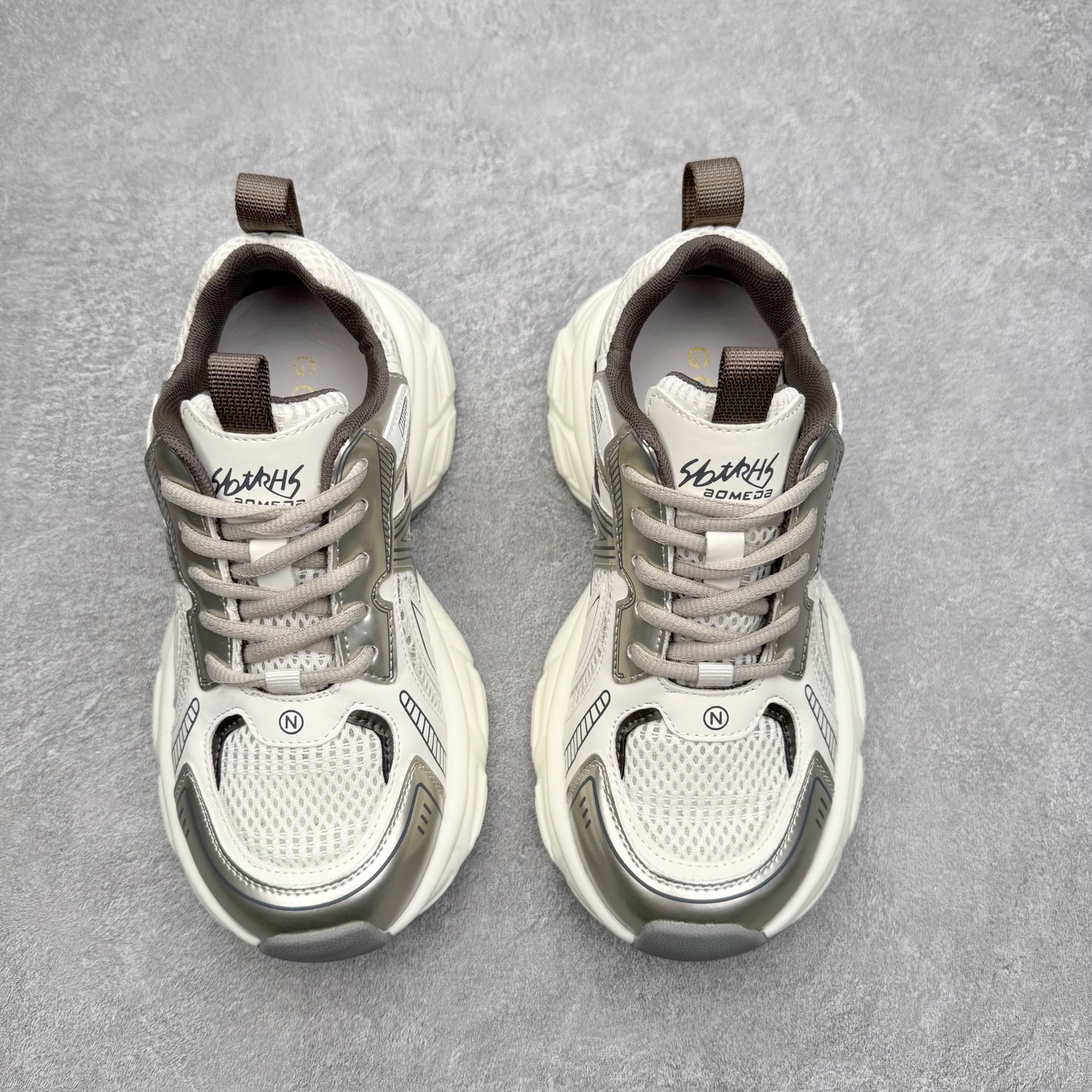 图片[2]-GG-CC赵露思2025新款厚底增高休闲运动老爹鞋系列 广东大厂出品 7CM厚底增高 星河粒子 银白粉色 银角大王 完美细节 25ss春季新款厚底增高 大长腿 时髦look轻松定格 不费力展现率性氛围 高档银盒 酷帅机能风不规则设计大底 拼色造型设计 轻便舒适百搭 GGCC银白配色好温柔 三层组合月牙底 柔软有弹性的月牙底和增加舒适度显腿长的7cm增高 长时间走路和站立都不累脚舒适度和少女感 厚底增高 不管怎么搭都好看~尺码：35 36 37 38 39 40-选品中心